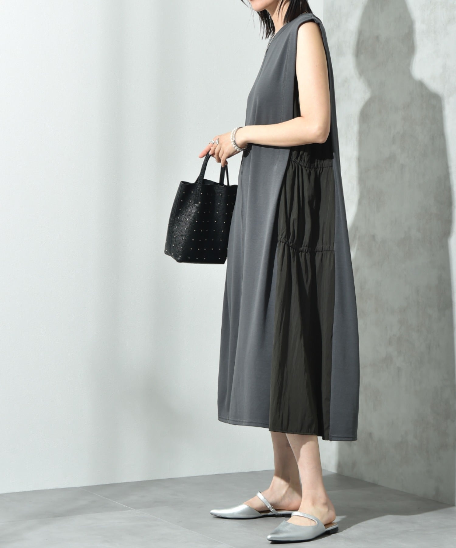 インタープラネット INTERPLANET 【接触冷感】サイドシャーリングワンピース (チャコールグレー) チャコールグレー