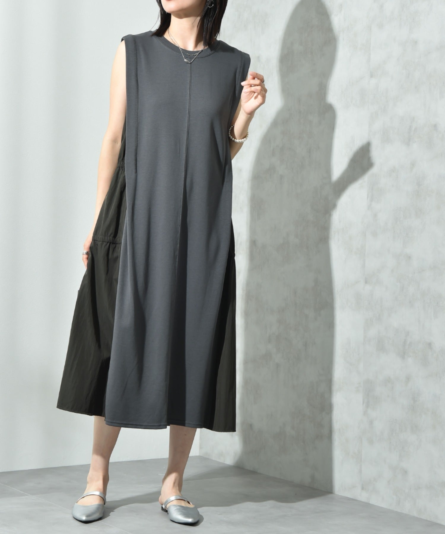 インタープラネット INTERPLANET 【接触冷感】サイドシャーリングワンピース (チャコールグレー) チャコールグレー