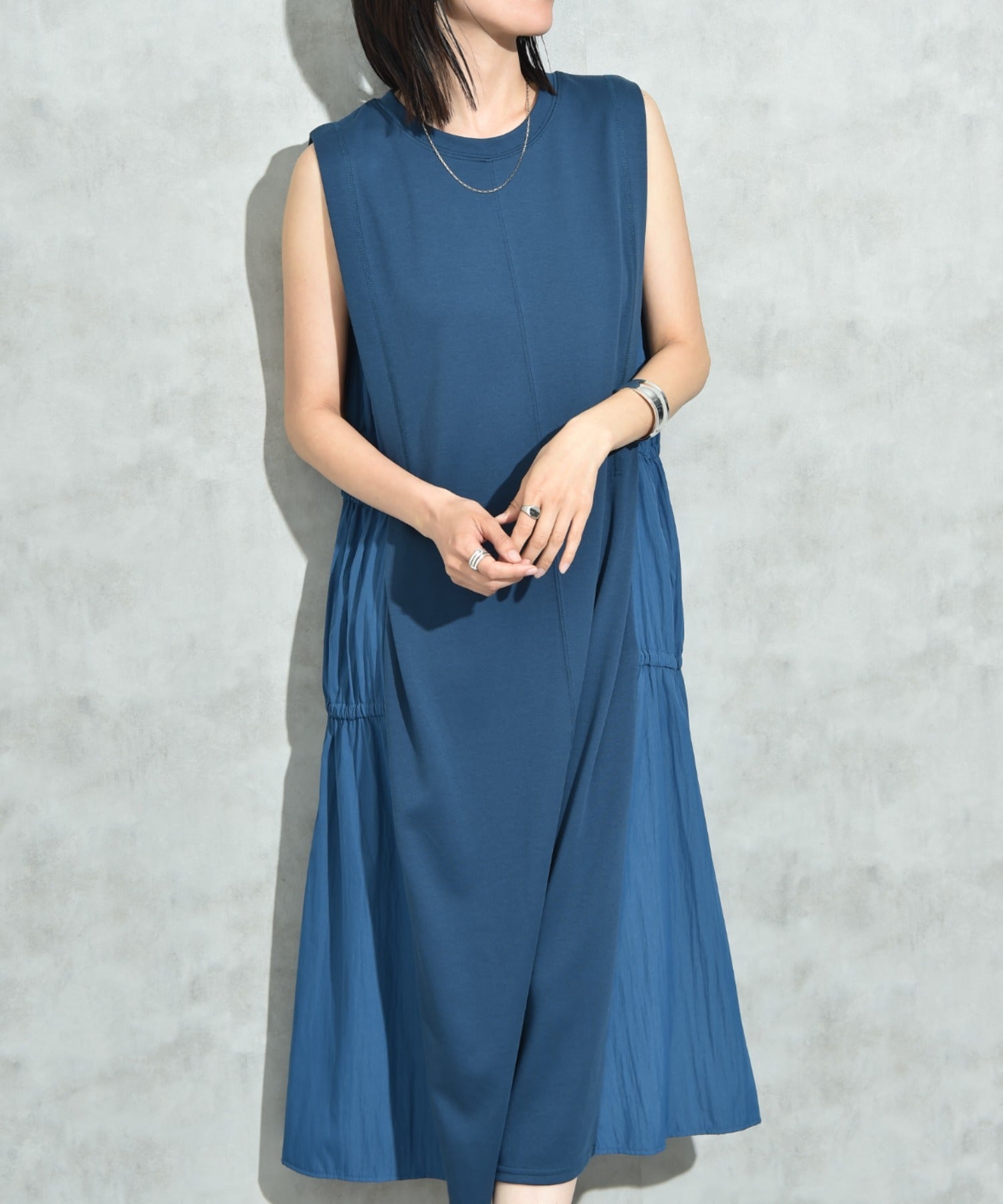 インタープラネット INTERPLANET 【接触冷感】サイドシャーリングワンピース (チャコールグレー) チャコールグレー