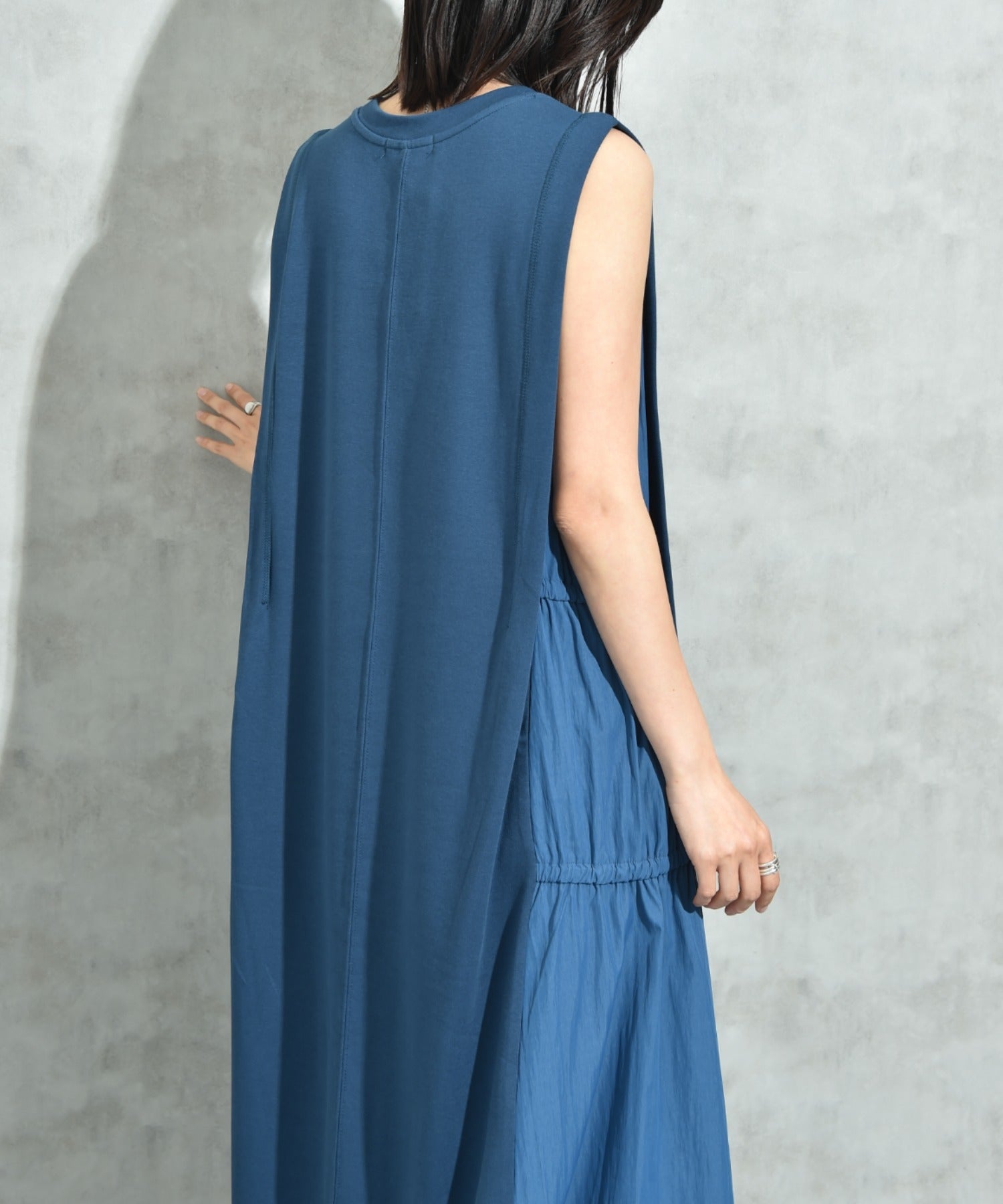 インタープラネット INTERPLANET 【接触冷感】サイドシャーリングワンピース (チャコールグレー) チャコールグレー