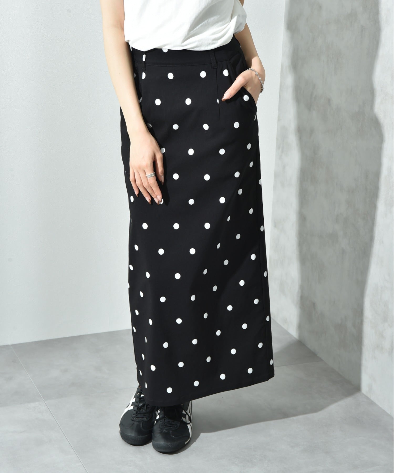 インタープラネット INTERPLANET ストレッチナロースカート (ドット ブラック) ドット ブラック