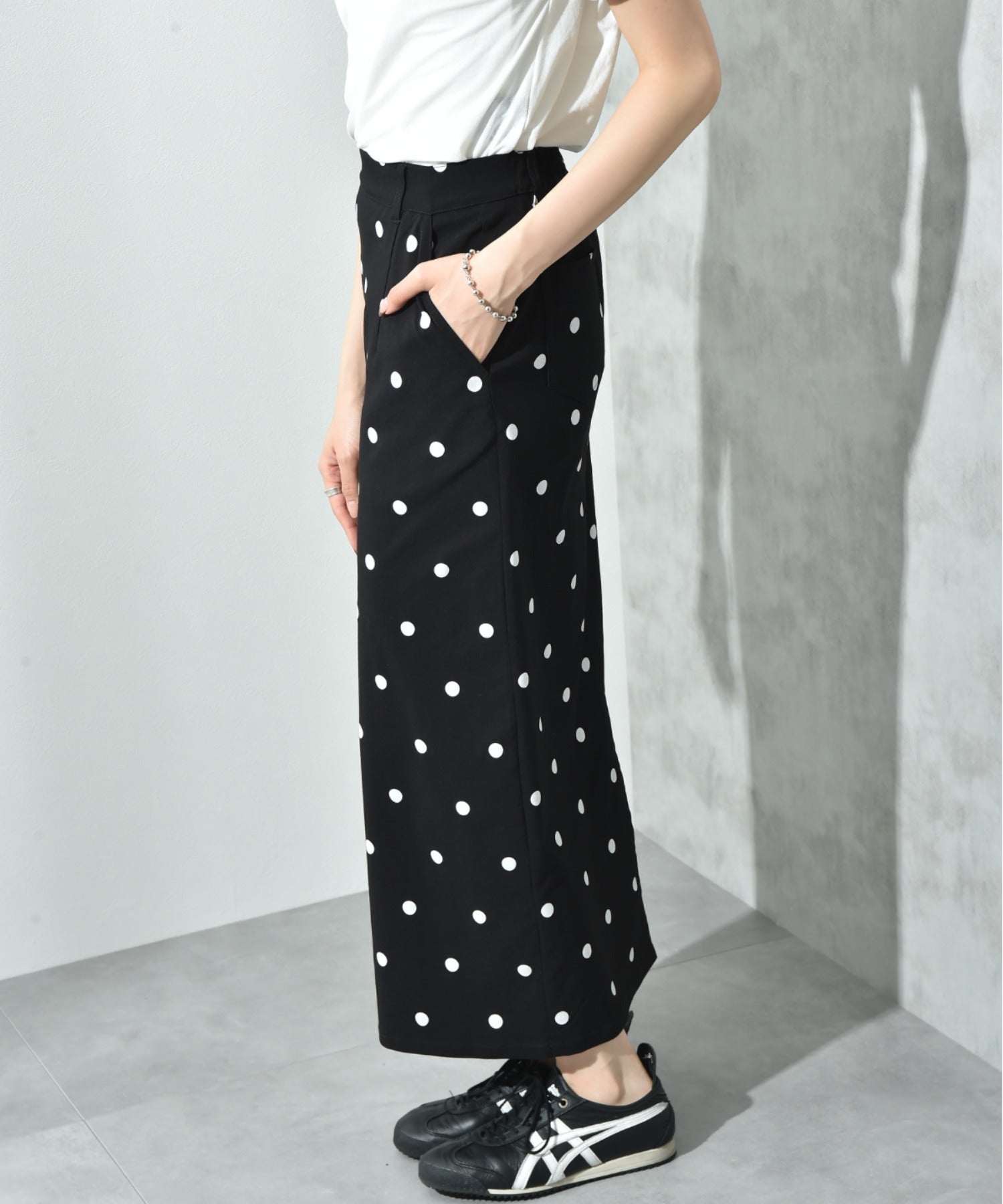 インタープラネット INTERPLANET ストレッチナロースカート (ドット ブラック) ドット ブラック