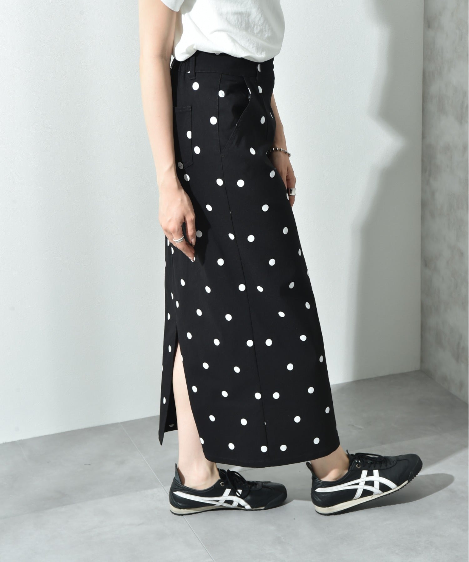 インタープラネット INTERPLANET ストレッチナロースカート (ドット ブラック) ドット ブラック