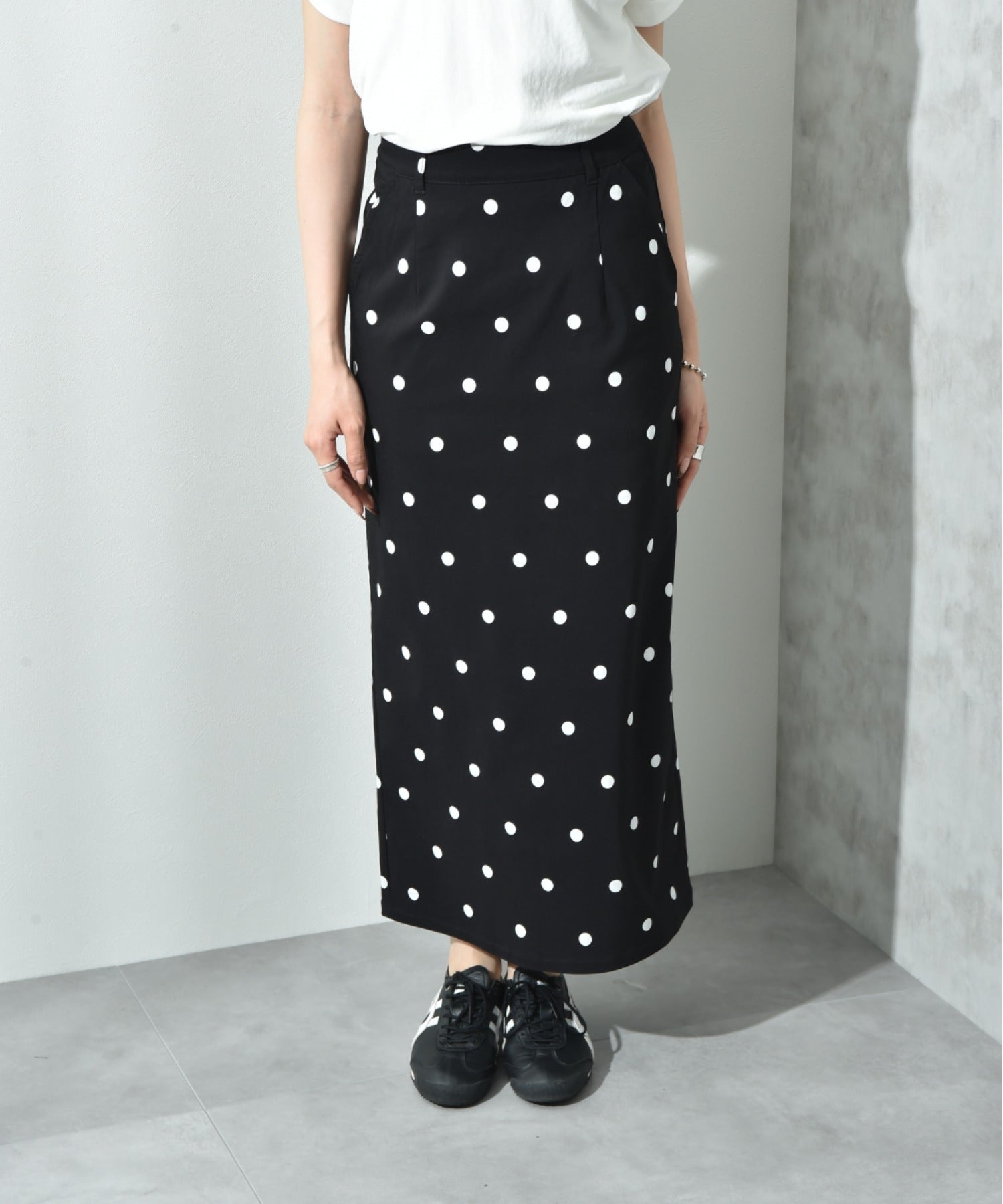 インタープラネット INTERPLANET ストレッチナロースカート (ドット ブラック) ドット ブラック