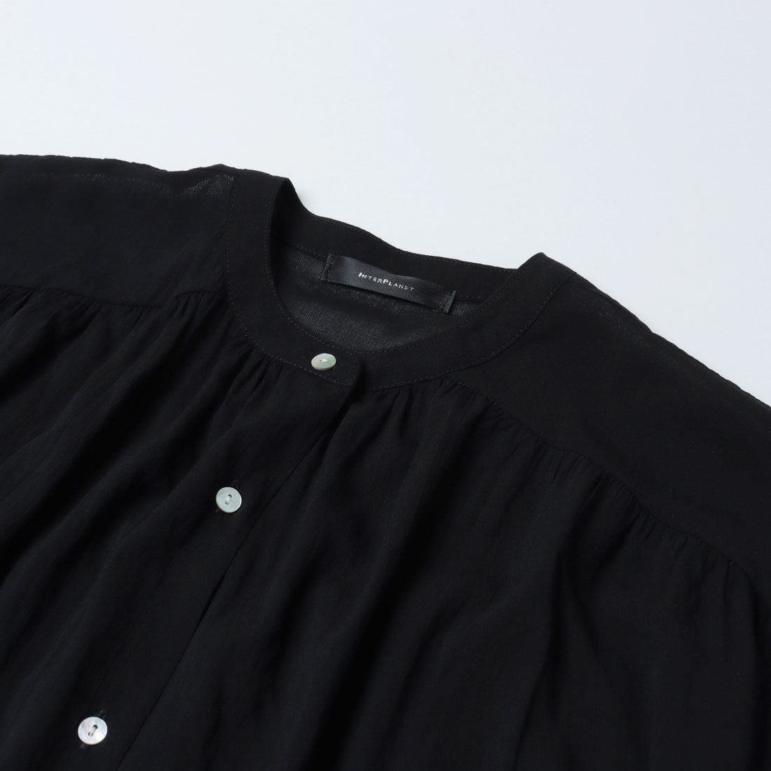 インタープラネット INTERPLANET 麻調シアーニット切替ギャザーブラウス (ブラック) ブラック