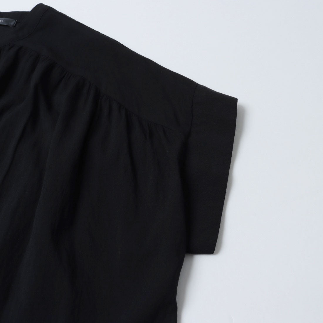 インタープラネット INTERPLANET 麻調シアーニット切替ギャザーブラウス (ブラック) ブラック