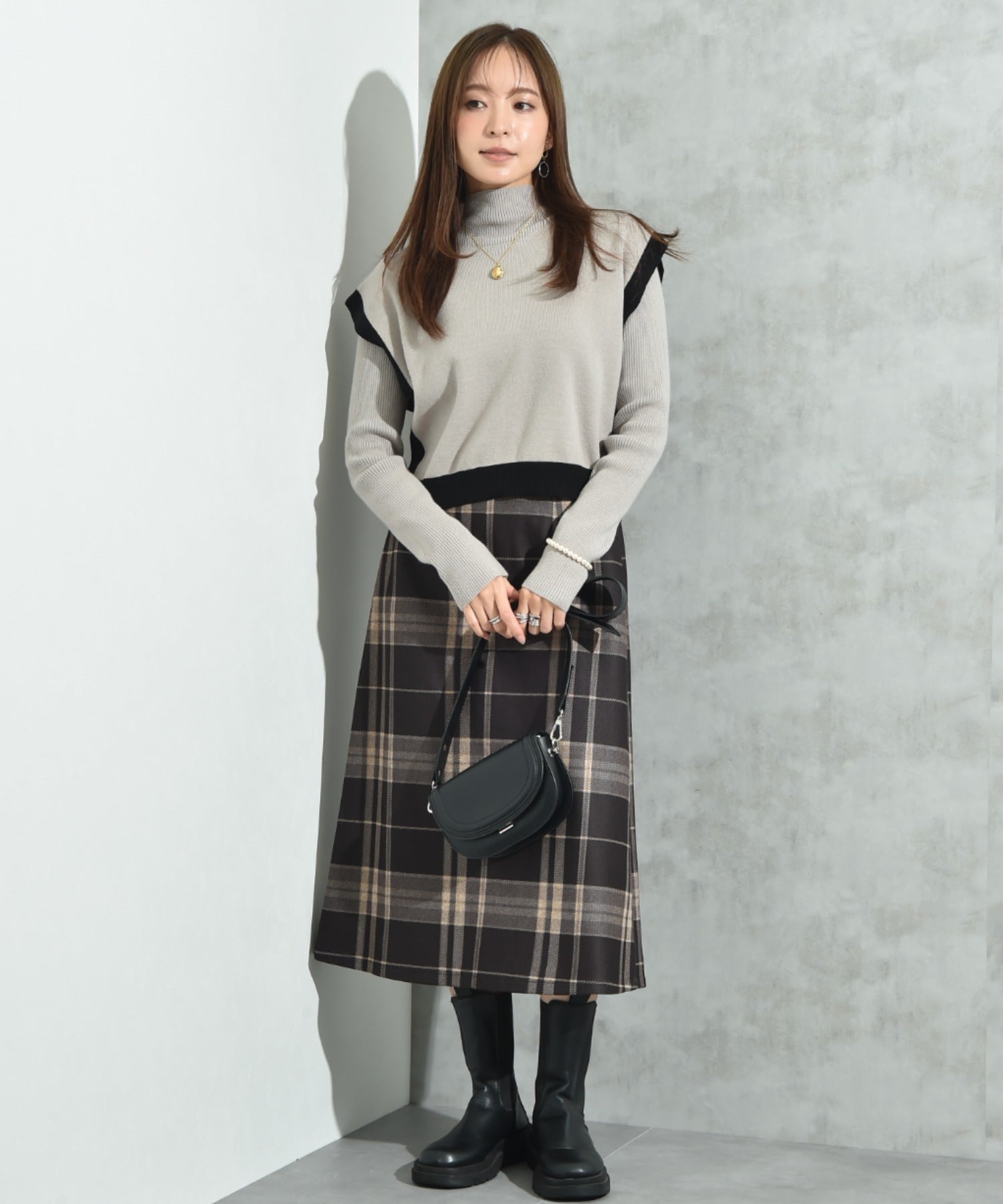 インタープラネット INTERPLANET 配色ポンチョ風ニットアンサンブル (配色 グレージュ) 配色 グレージュ