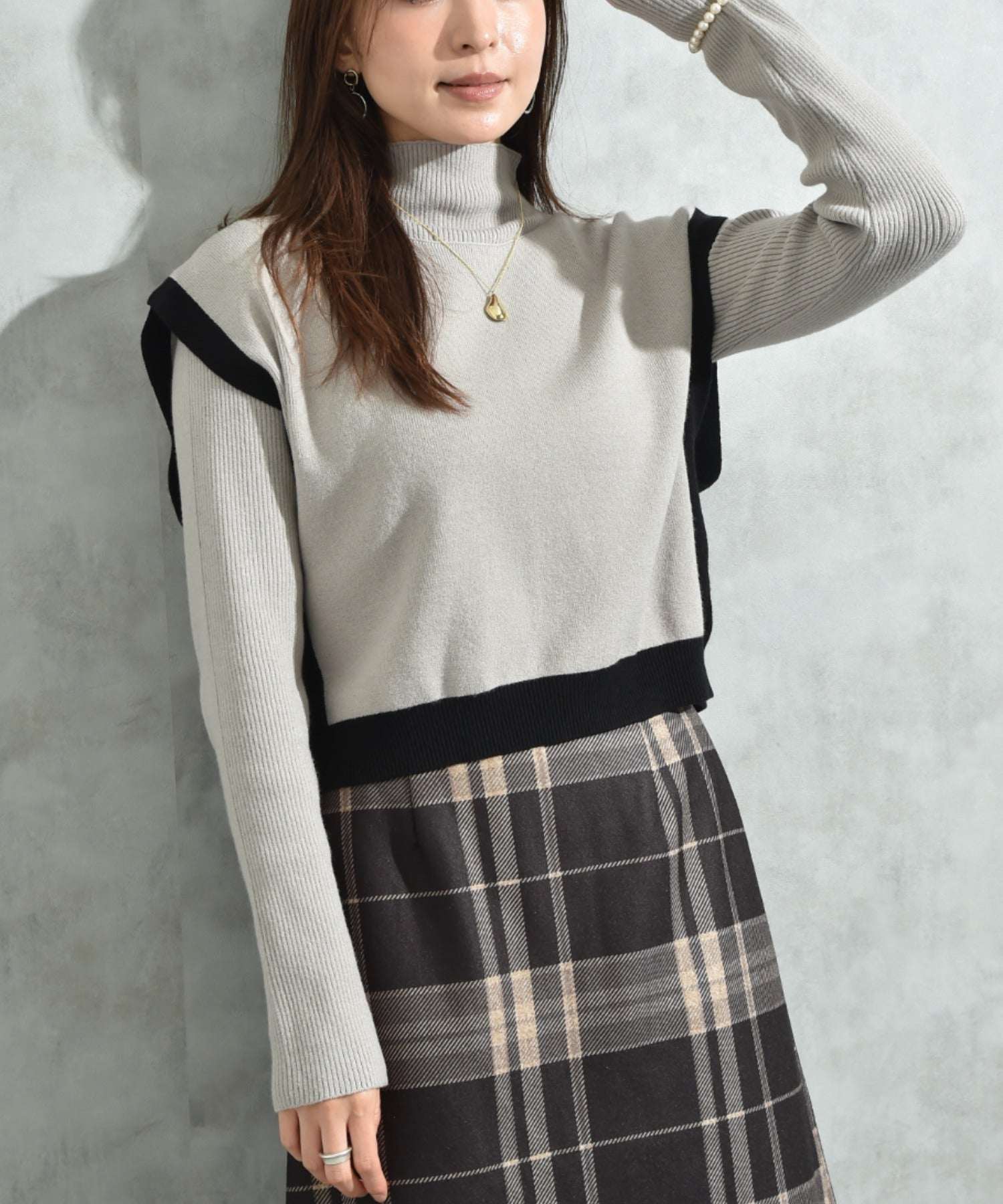 インタープラネット INTERPLANET 配色ポンチョ風ニットアンサンブル (配色 グレージュ) 配色 グレージュ