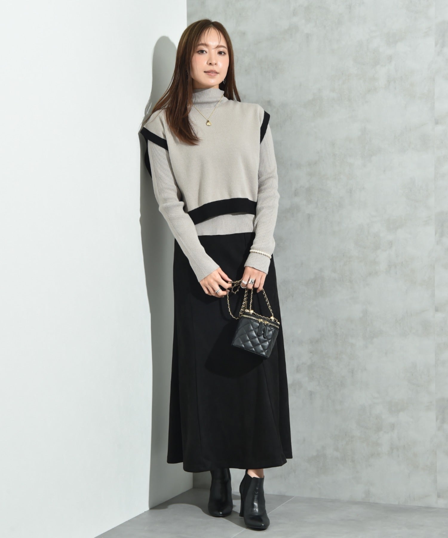 インタープラネット INTERPLANET 配色ポンチョ風ニットアンサンブル (配色 グレージュ) 配色 グレージュ