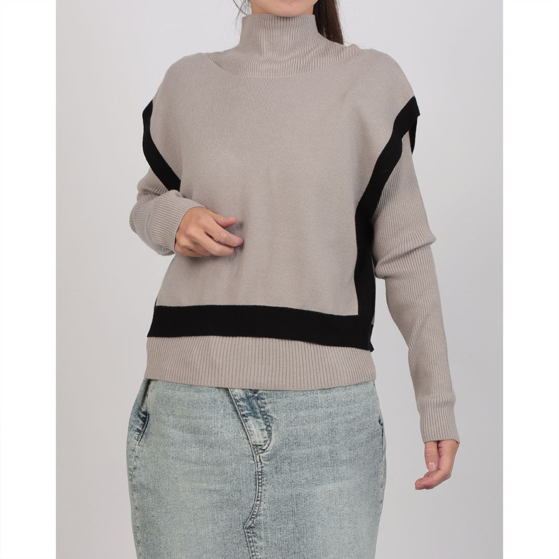 インタープラネット INTERPLANET 配色ポンチョ風ニットアンサンブル (配色 グレージュ) 配色 グレージュ