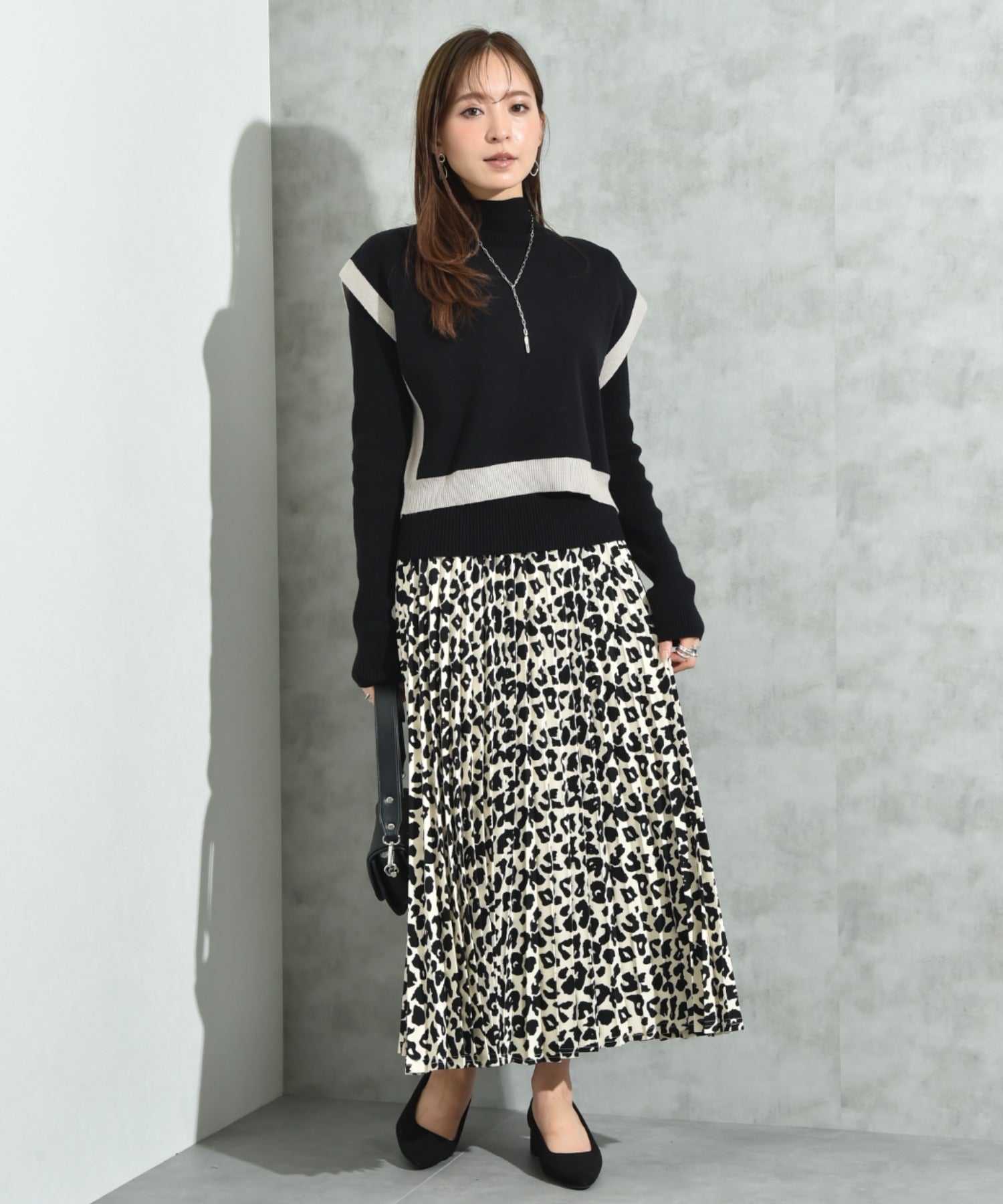 インタープラネット INTERPLANET 配色ポンチョ風ニットアンサンブル (配色 グレージュ) 配色 グレージュ