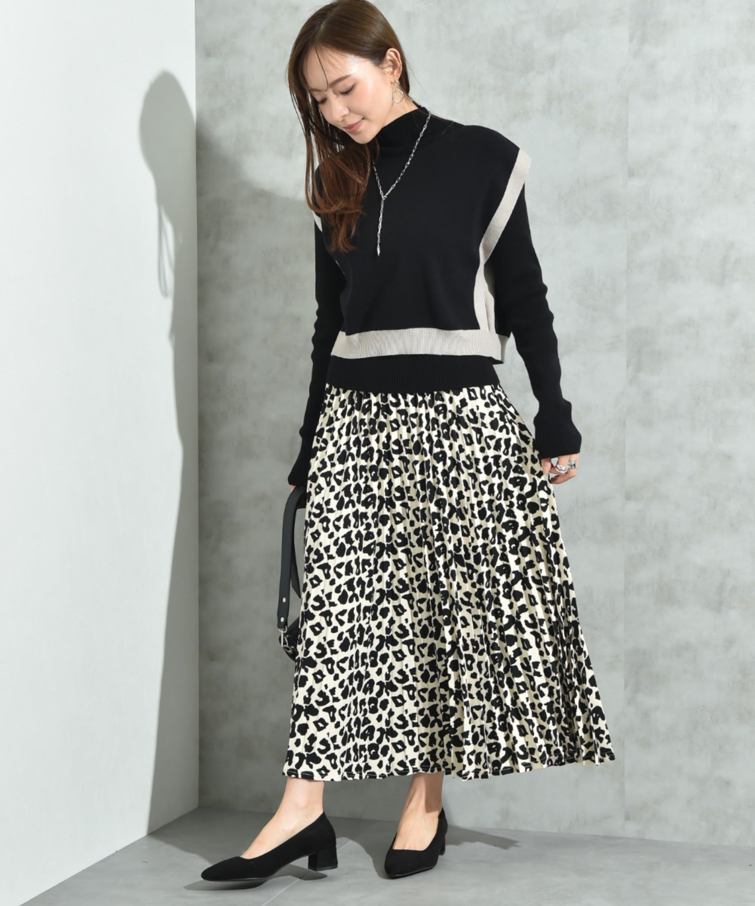 インタープラネット INTERPLANET 配色ポンチョ風ニットアンサンブル (配色 グレージュ) 配色 グレージュ