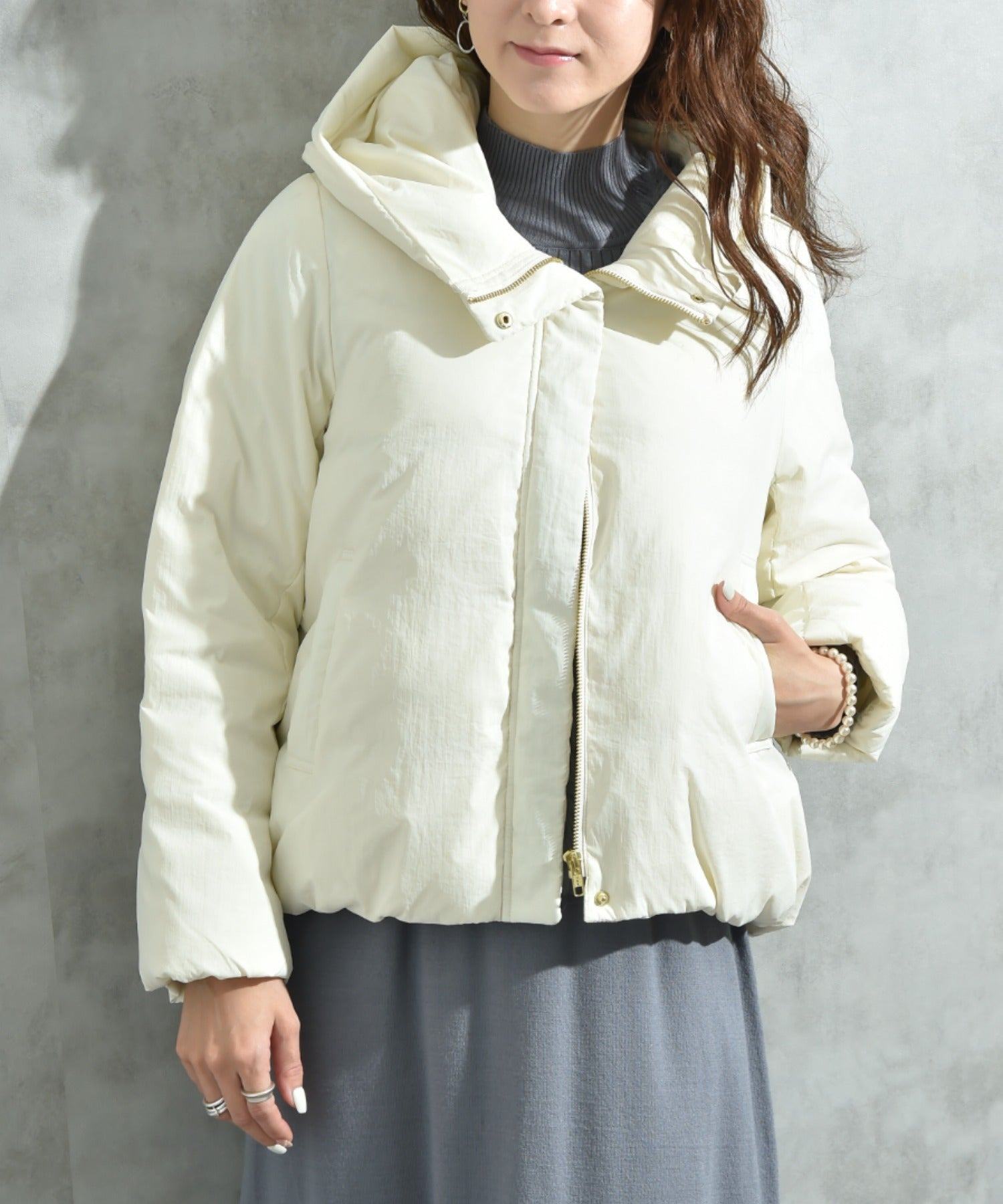 インタープラネット INTERPLANET ナイロンマイクロタフタフード付ショートコート (オフホワイト) オフホワイト