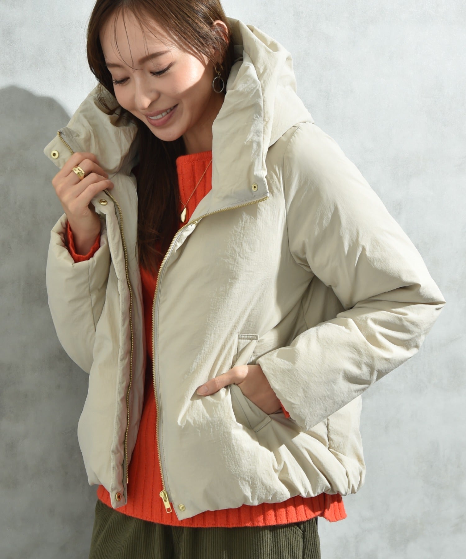 インタープラネット INTERPLANET ナイロンマイクロタフタフード付ショートコート (グレージュ) グレージュ