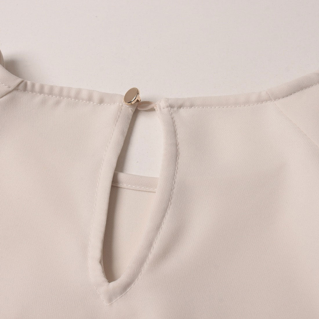 インタープラネット INTERPLANET ダブルバックサテン袖ボリュームブラウス (ブラック) ブラック