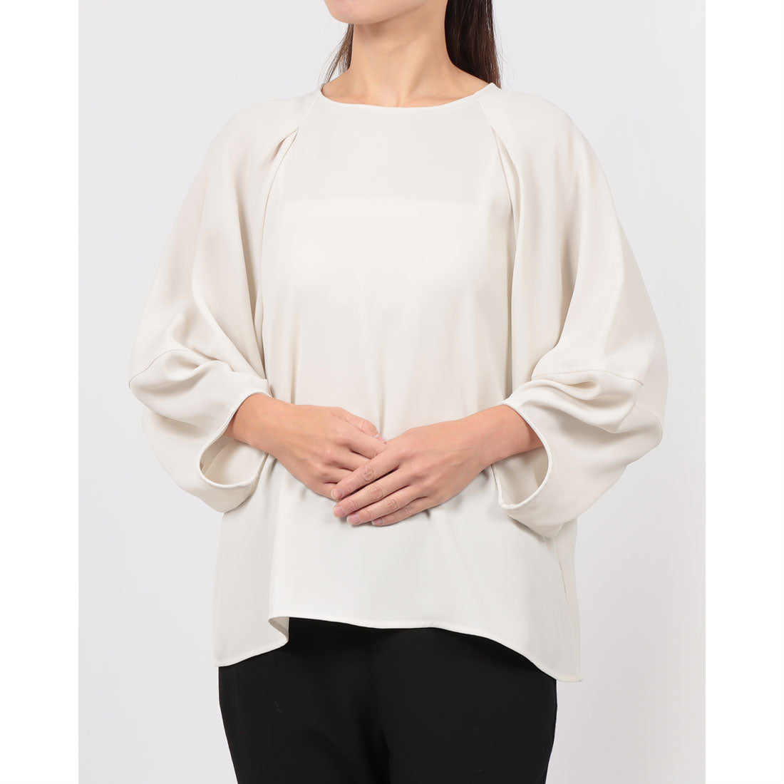 インタープラネット INTERPLANET ダブルバックサテン袖ボリュームブラウス (オフホワイト) オフホワイト