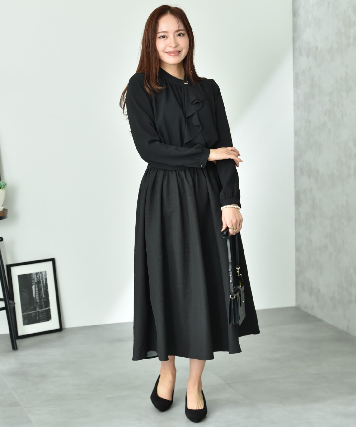 インタープラネット INTERPLANET ポーラゴールド釦ラッフル衿ブラウス (ブラック) ブラック