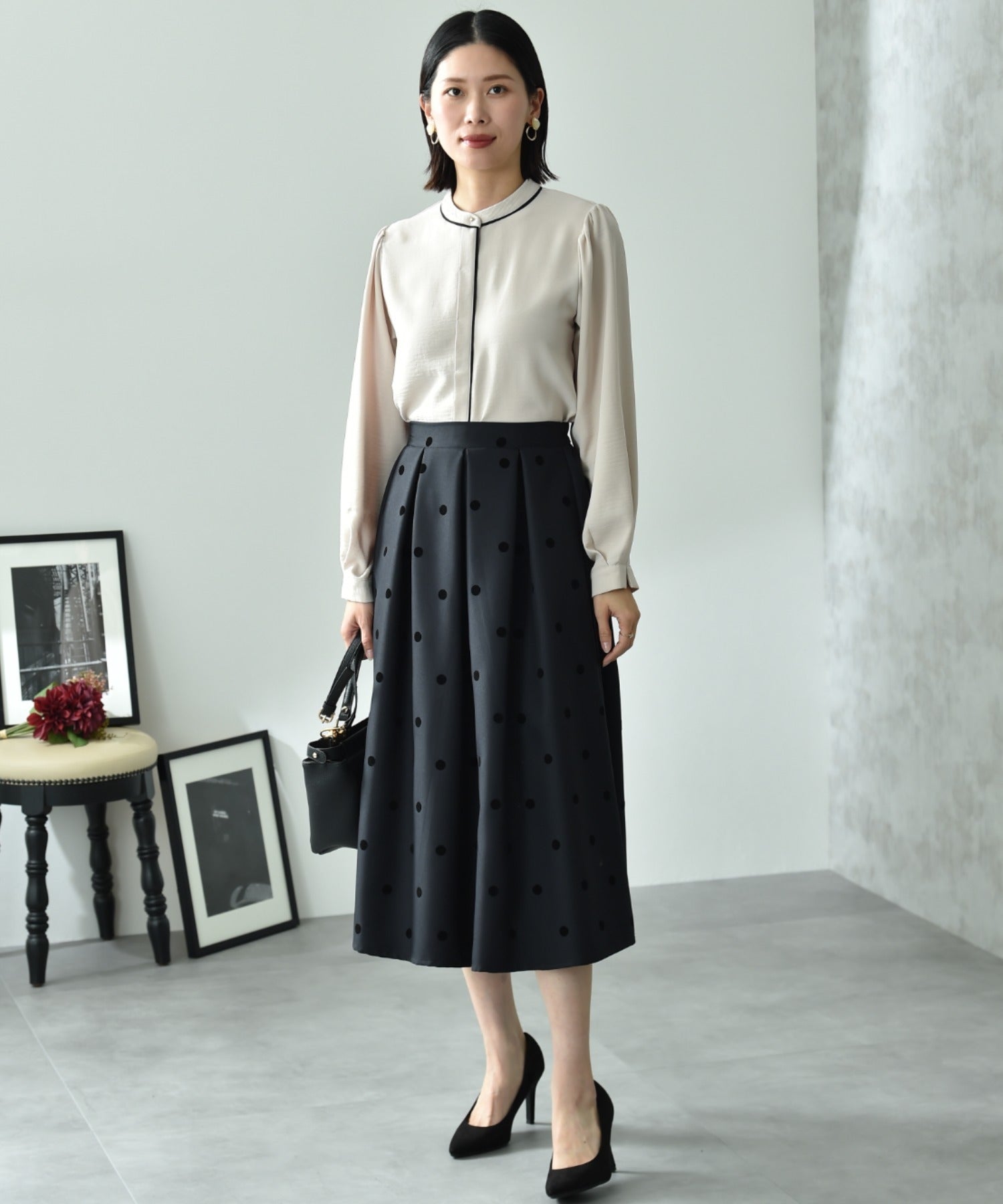 インタープラネット INTERPLANET ポーラ配色ゴールドピンブラウス (ベージュ) ベージュ