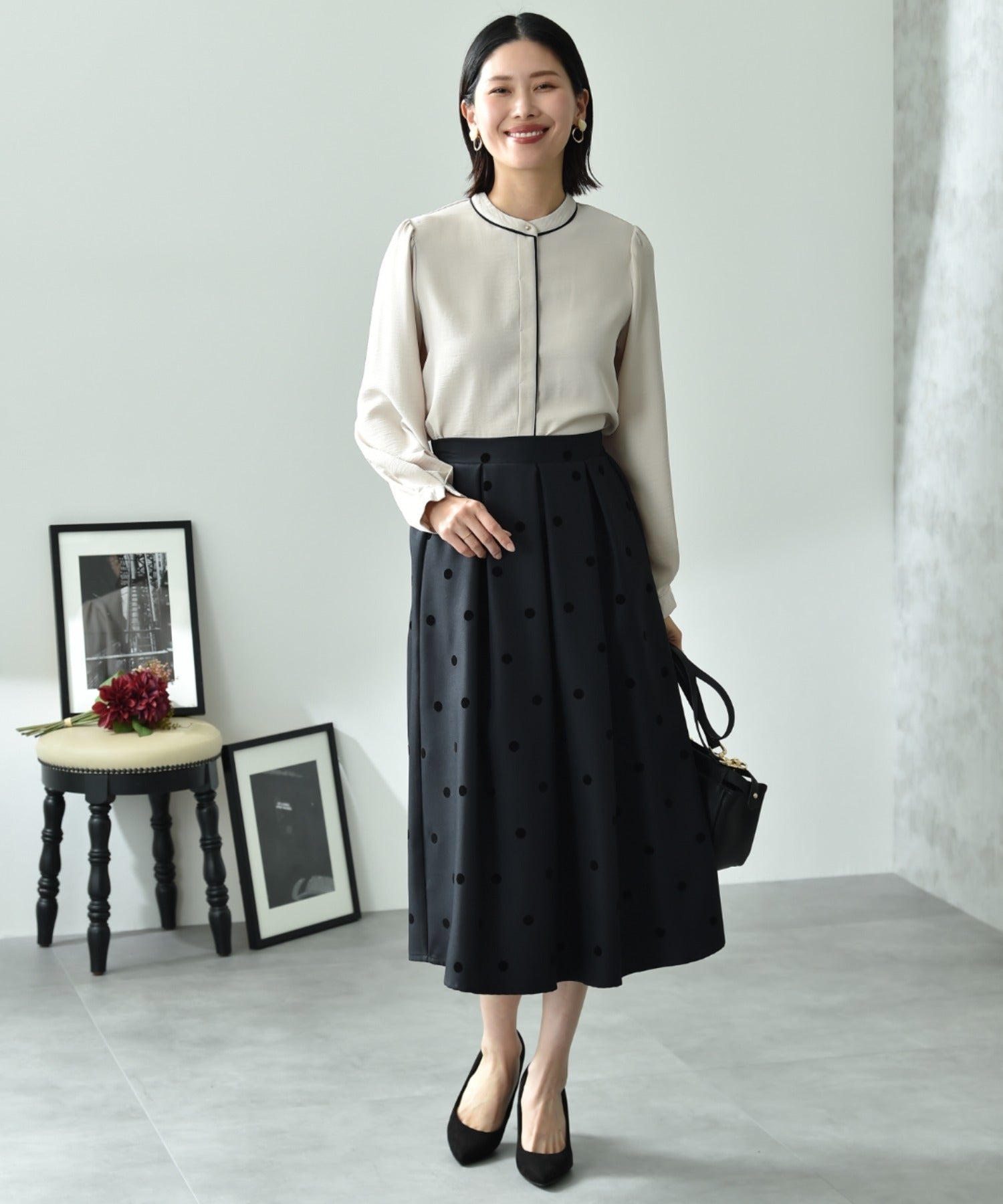 インタープラネット INTERPLANET ポーラ配色ゴールドピンブラウス (ベージュ) ベージュ