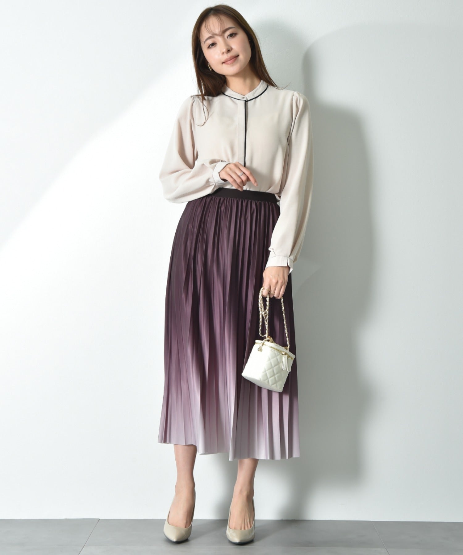 インタープラネット INTERPLANET ポーラ配色ゴールドピンブラウス (ベージュ) ベージュ