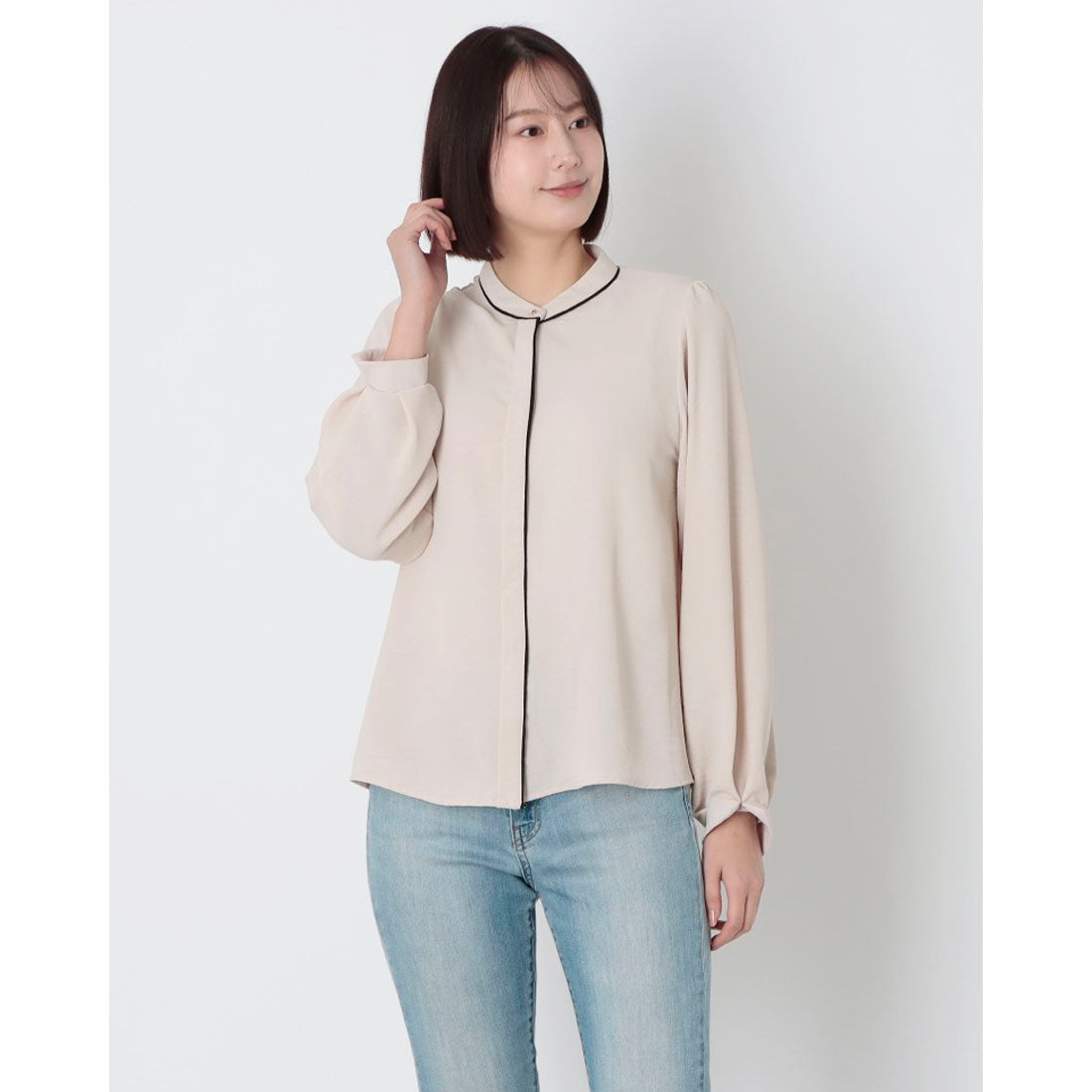 インタープラネット INTERPLANET ポーラ配色ゴールドピンブラウス (ベージュ) ベージュ