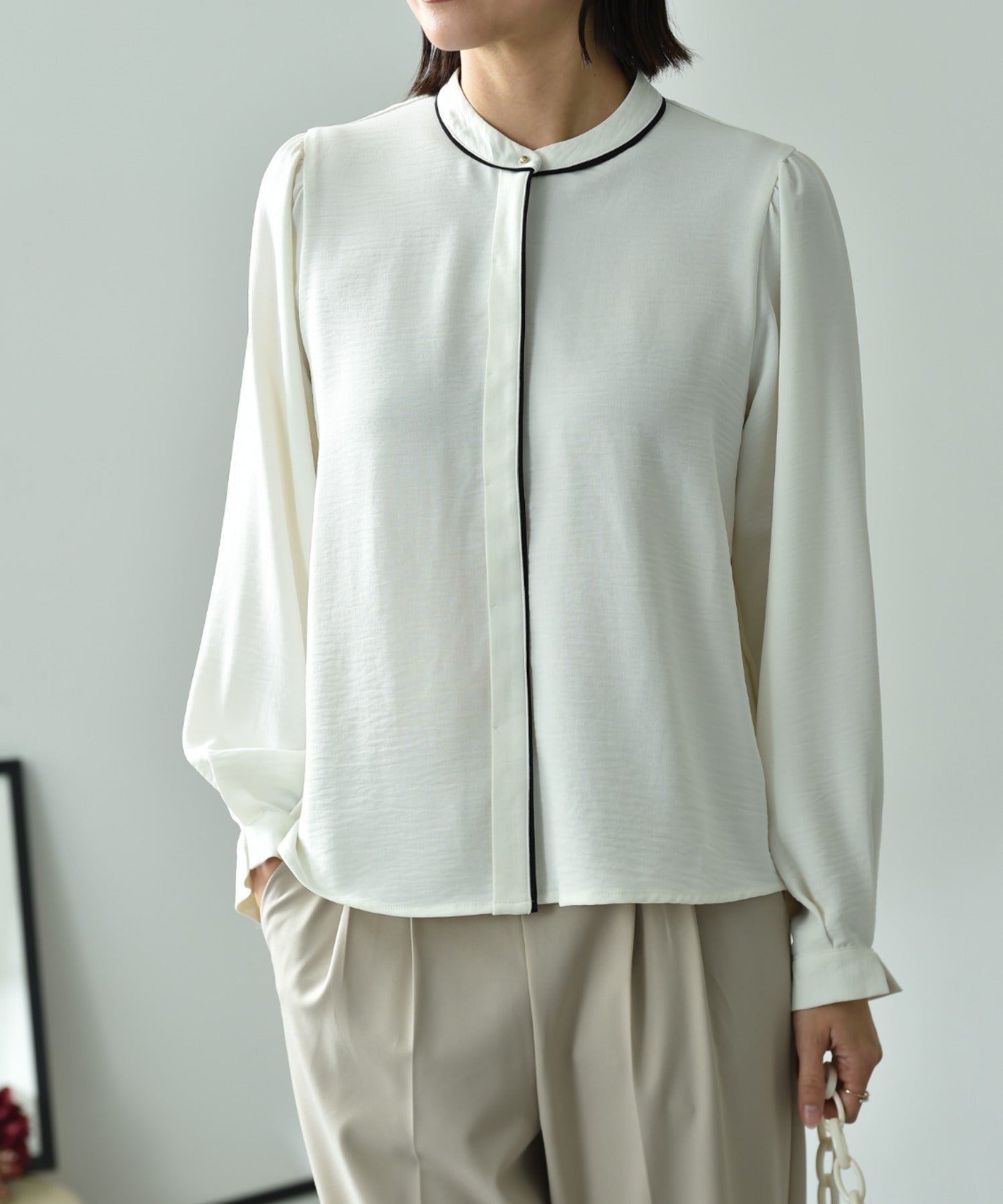 インタープラネット INTERPLANET ポーラ配色ゴールドピンブラウス (オフホワイト) オフホワイト