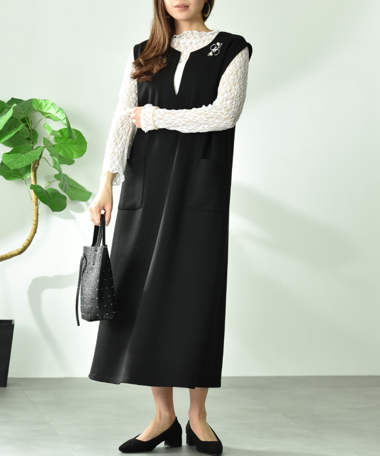 インタープラネット INTERPLANET ダンボールニットフレンチスリーブ深Vワンピース (ブラック) ブラック