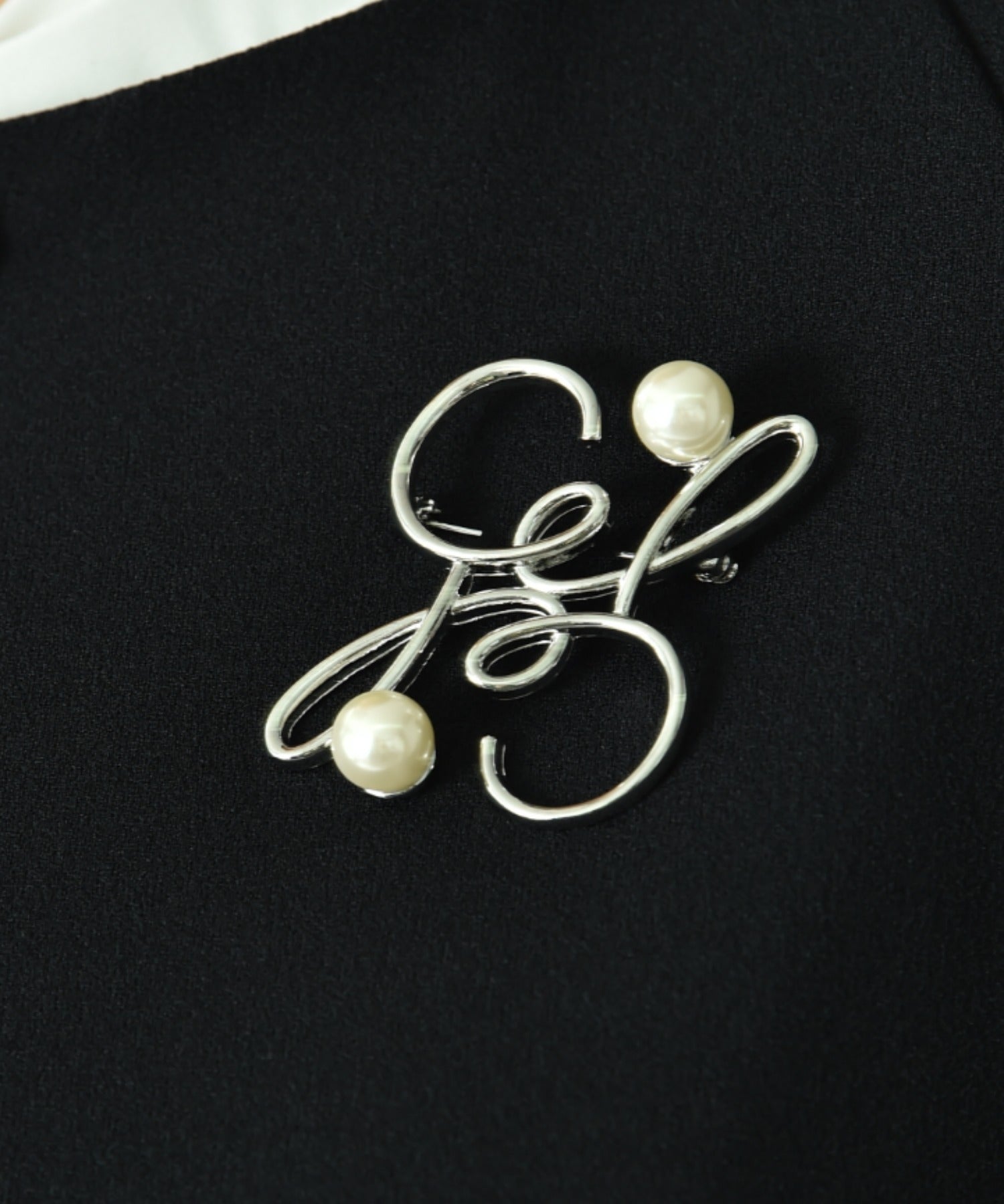 インタープラネット INTERPLANET ニュアンスパール付ブローチ (ゴールド) ゴールド