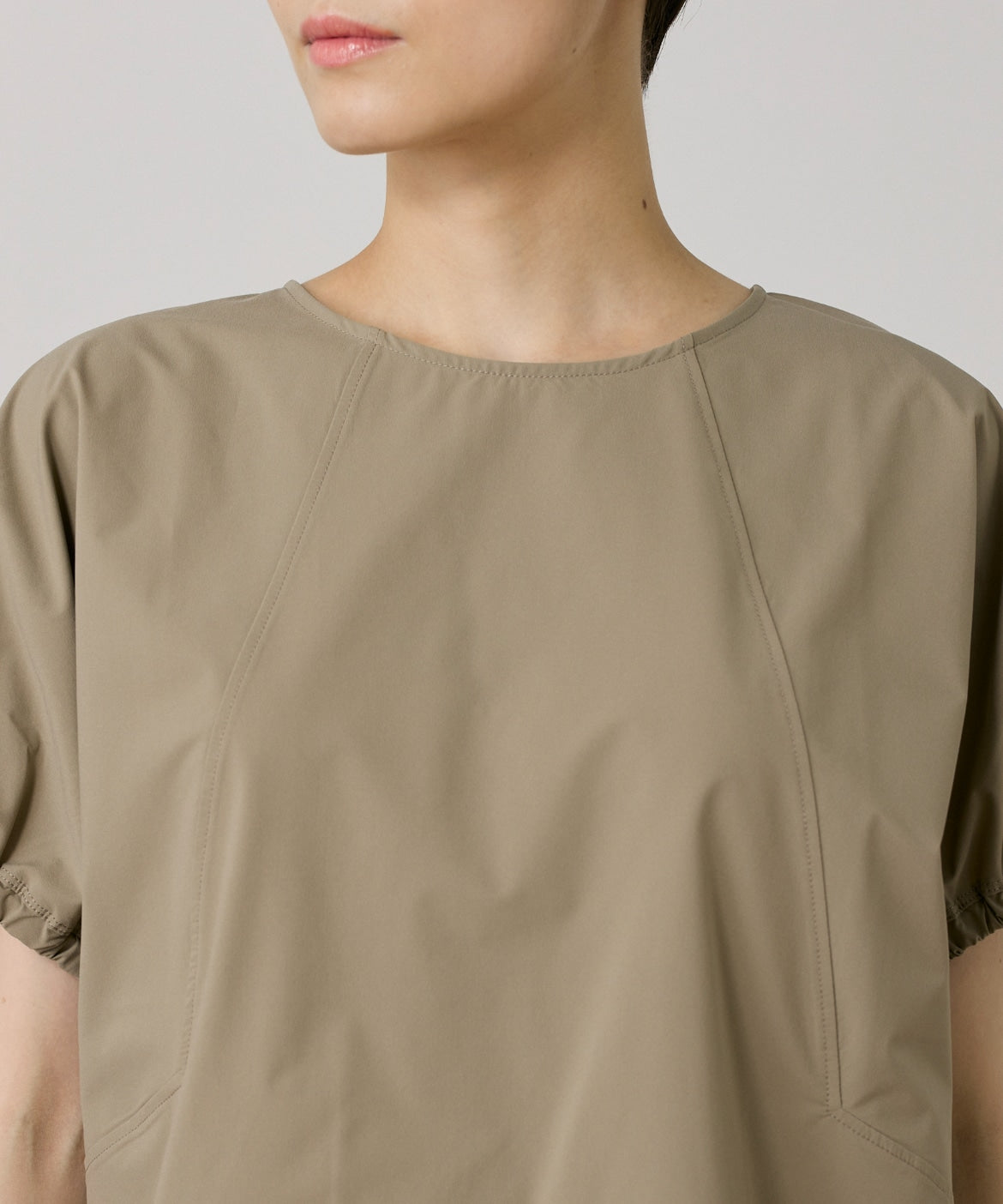 イッツインターナショナル I.T.'S. international キャザースリーブブラウス《撥水加工》 (モカチャ3) モカチャ3