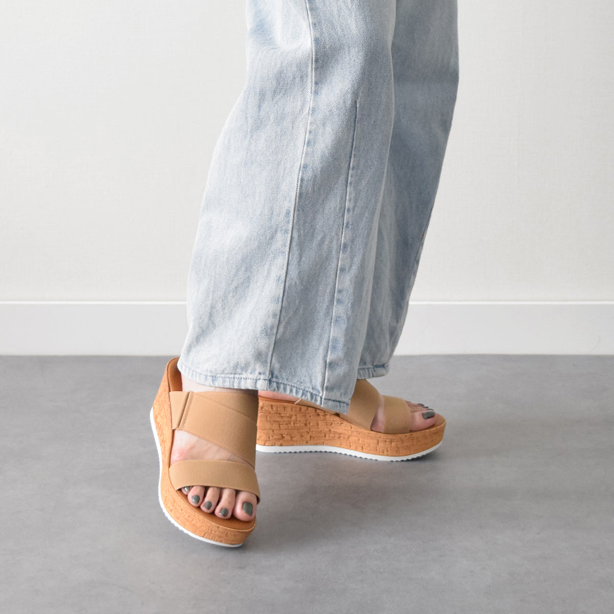 イタリアンシューメーカーズ ITALIAN SHOEMAKERS 厚底ミュールサンダル (ベージュ雑材) ベージュ雑材