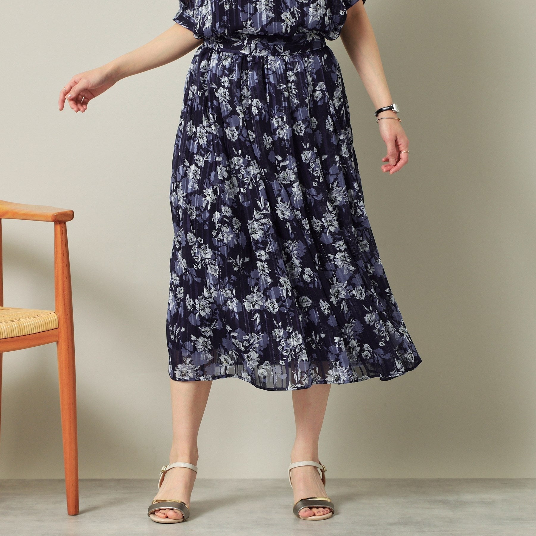 イッツデモ ITS'DEMO 【ウエストゴム/手洗い可】ラメストライプ花柄スカート (オフホワイト(103)) オフホワイト(103)