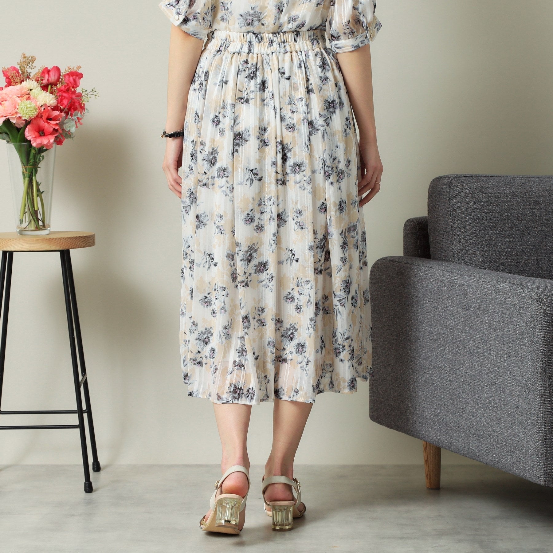 イッツデモ ITS'DEMO 【ウエストゴム/手洗い可】ラメストライプ花柄スカート (オフホワイト(103)) オフホワイト(103)