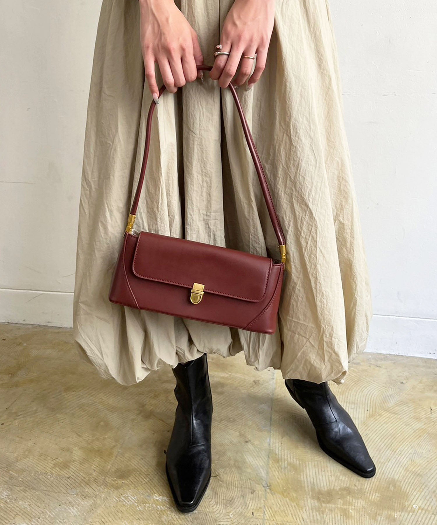 ジュエローブ Jewelobe 横長フラップショルダーバッグ