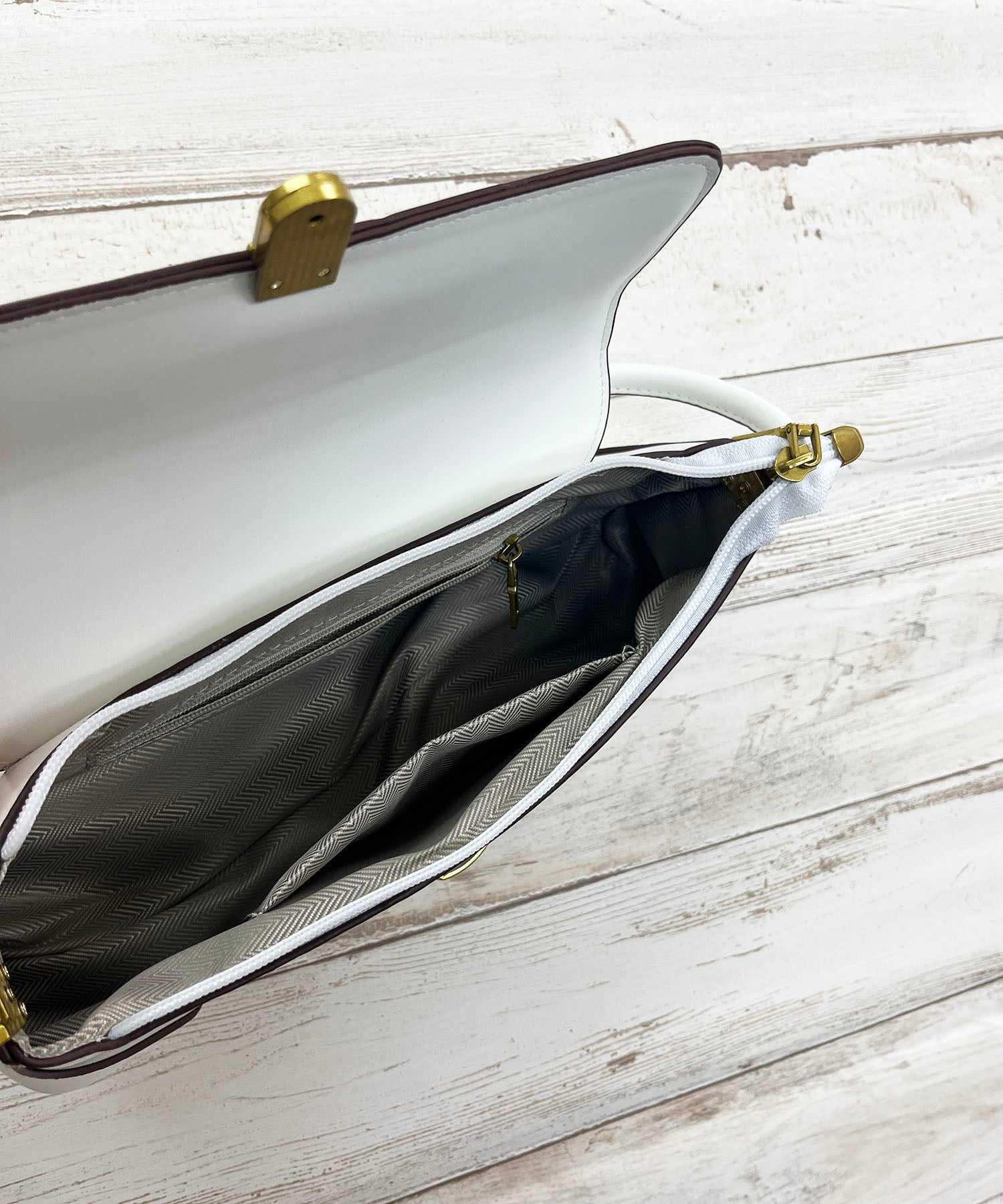 ジュエローブ Jewelobe 横長フラップショルダーバッグ