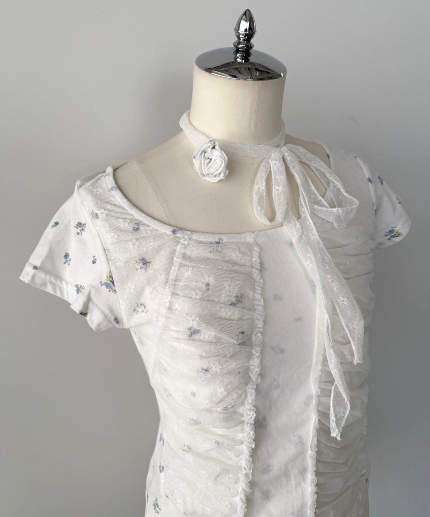 ジュエローブ Jewelobe 【チョーカー付き】レースドッキングフローラルカットソー (ホワイト) ホワイト