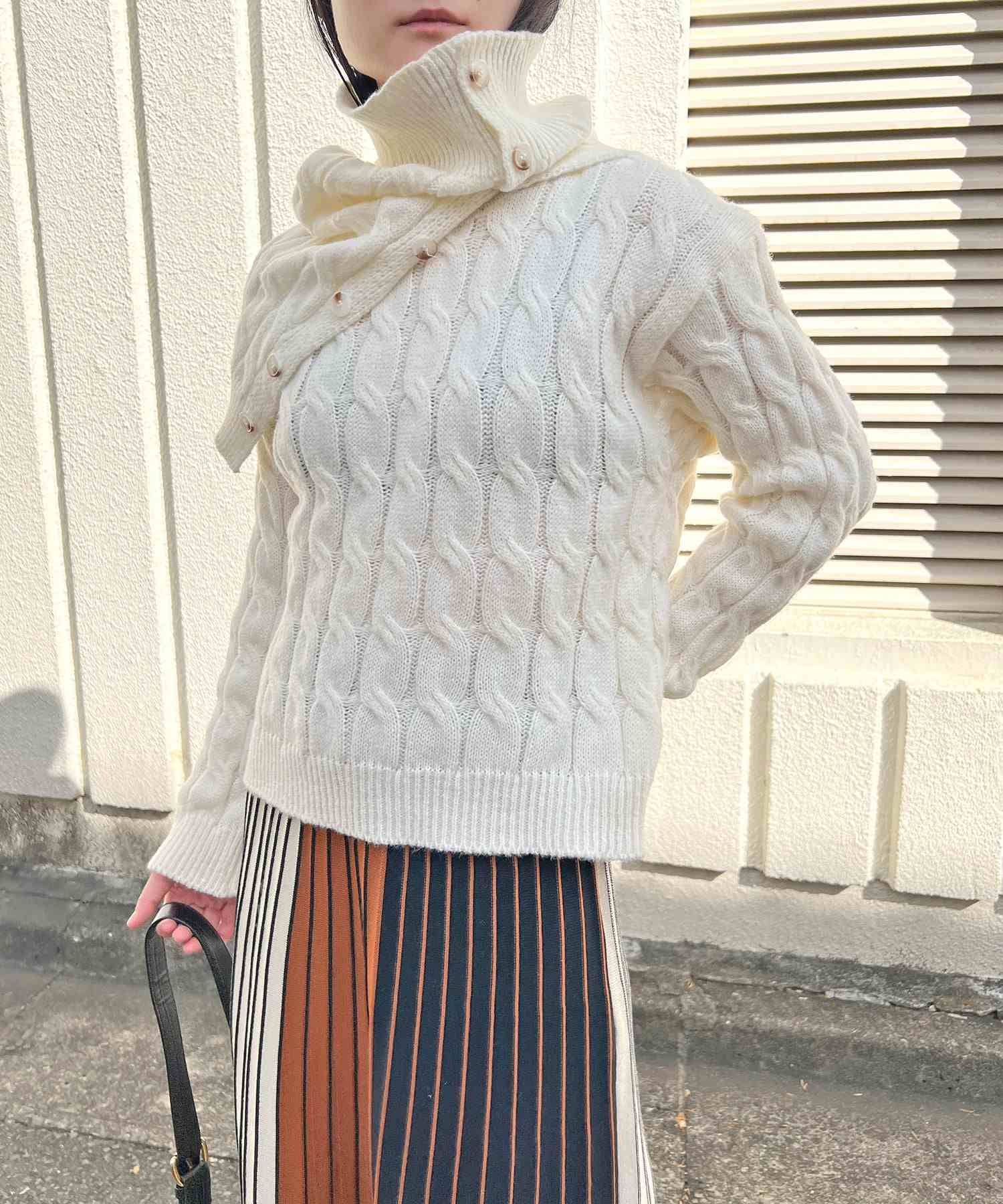 ジュエローブ Jewelobe ネックウォーマー付きケーブルニットプルオーバー