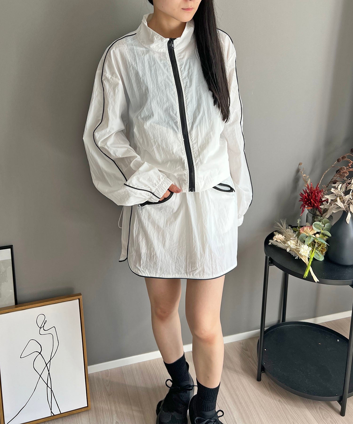 ジュエローブ Jewelobe バイカラーパイピングナイロンタッチブルゾン&ミニスカパンセットアップ,ホワイト