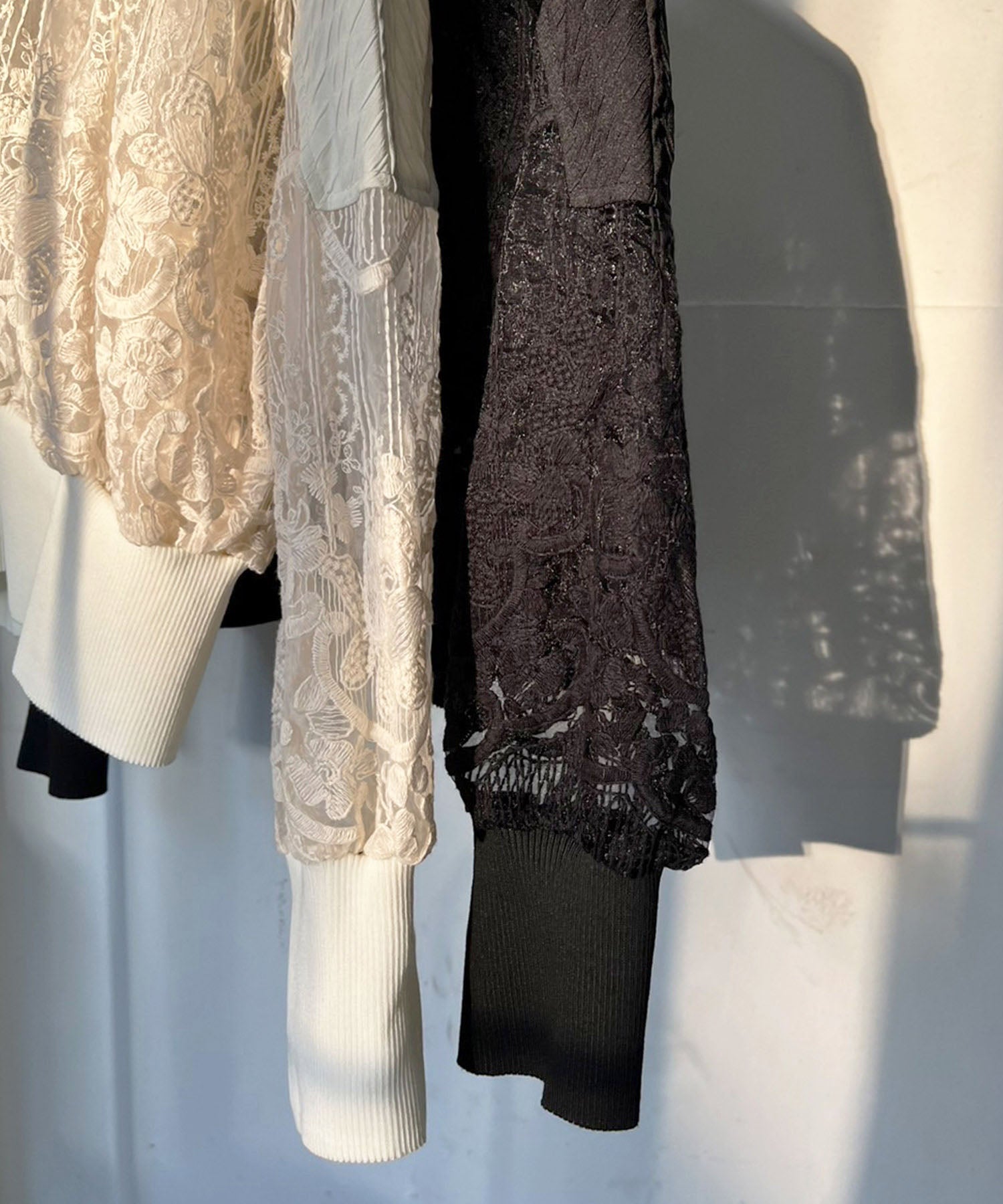 ジュエローブ Jewelobe ボディシアーレースギャザーブルゾン (ブラック) ブラック