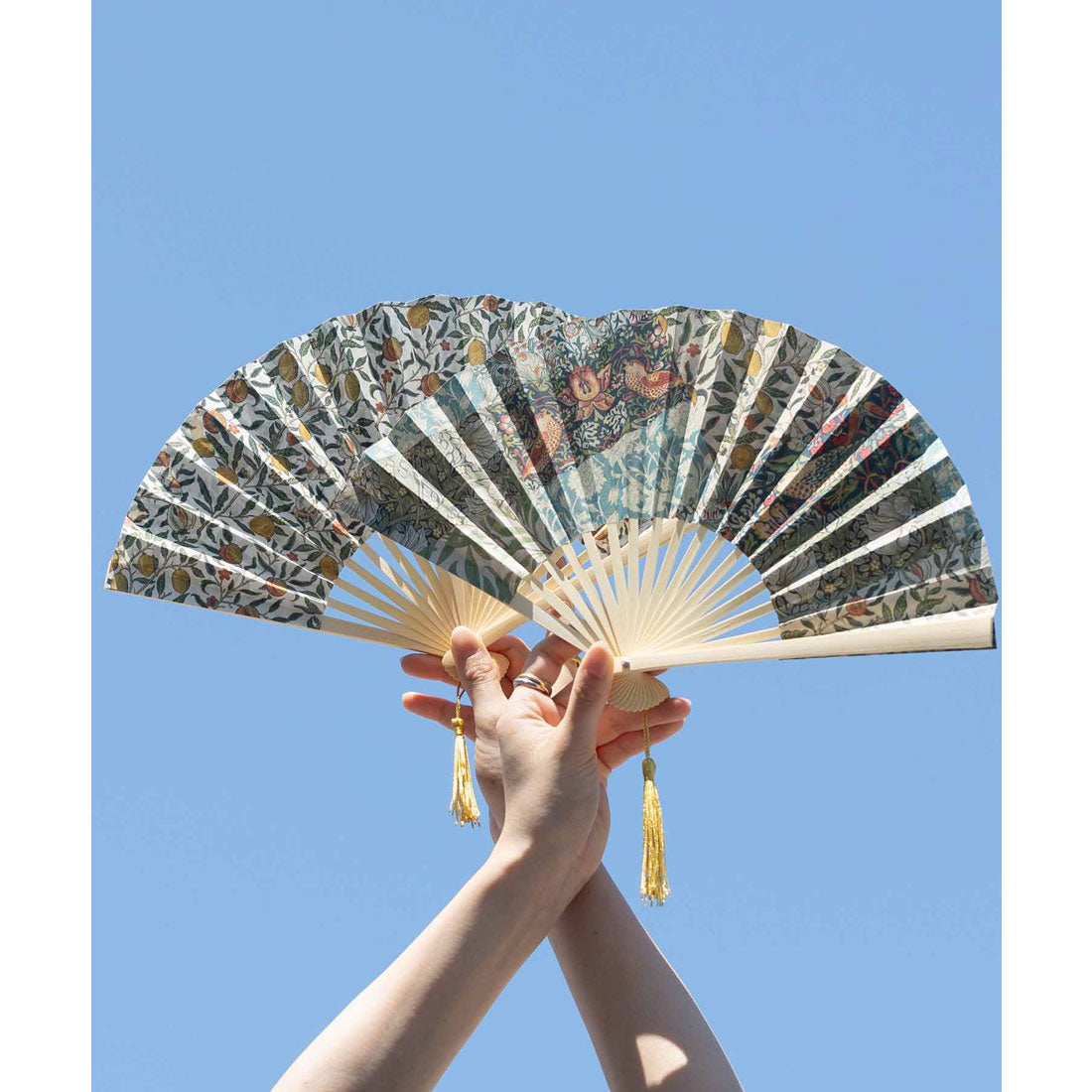 ジュビリー Jubilee ウィリアムモリス柄 木製 洋柄 紙扇子 タッセル付 (その他1) その他1