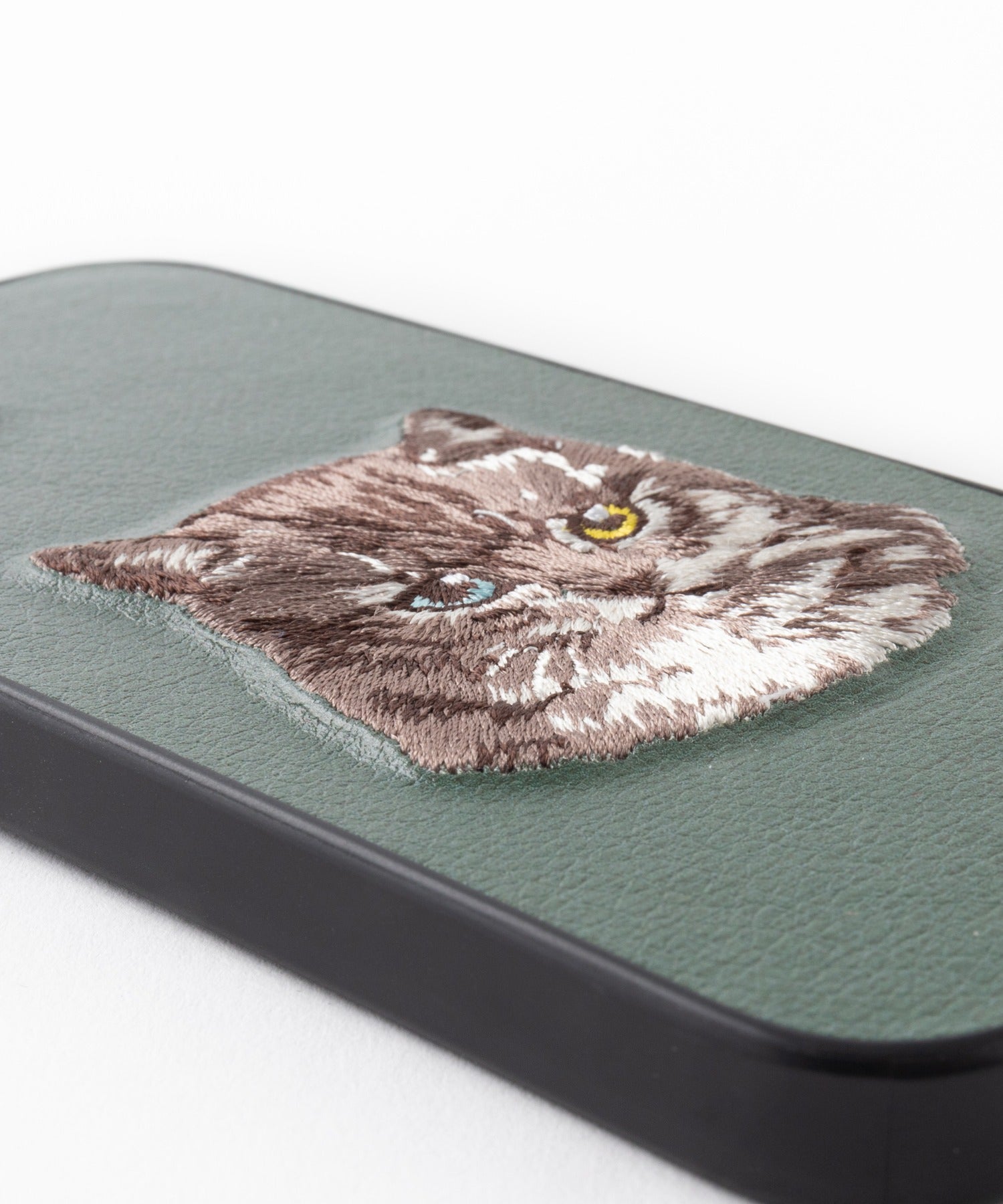 ジュビリー Jubilee 立体刺繍スマホケース iPhone PUレザー【6/7/SE/12/12pro/13/13pro 対応】