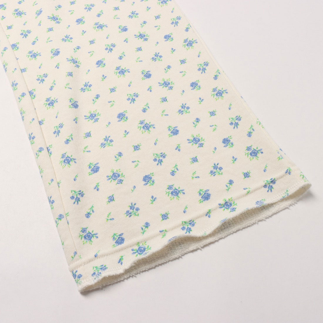 ジェーイーモーガン JEMORGAN JEMORGAN/ガーゼ裏毛カットオフ花柄スウェットパンツ (ナチュラル×ブルー) ナチュラル×ブルー