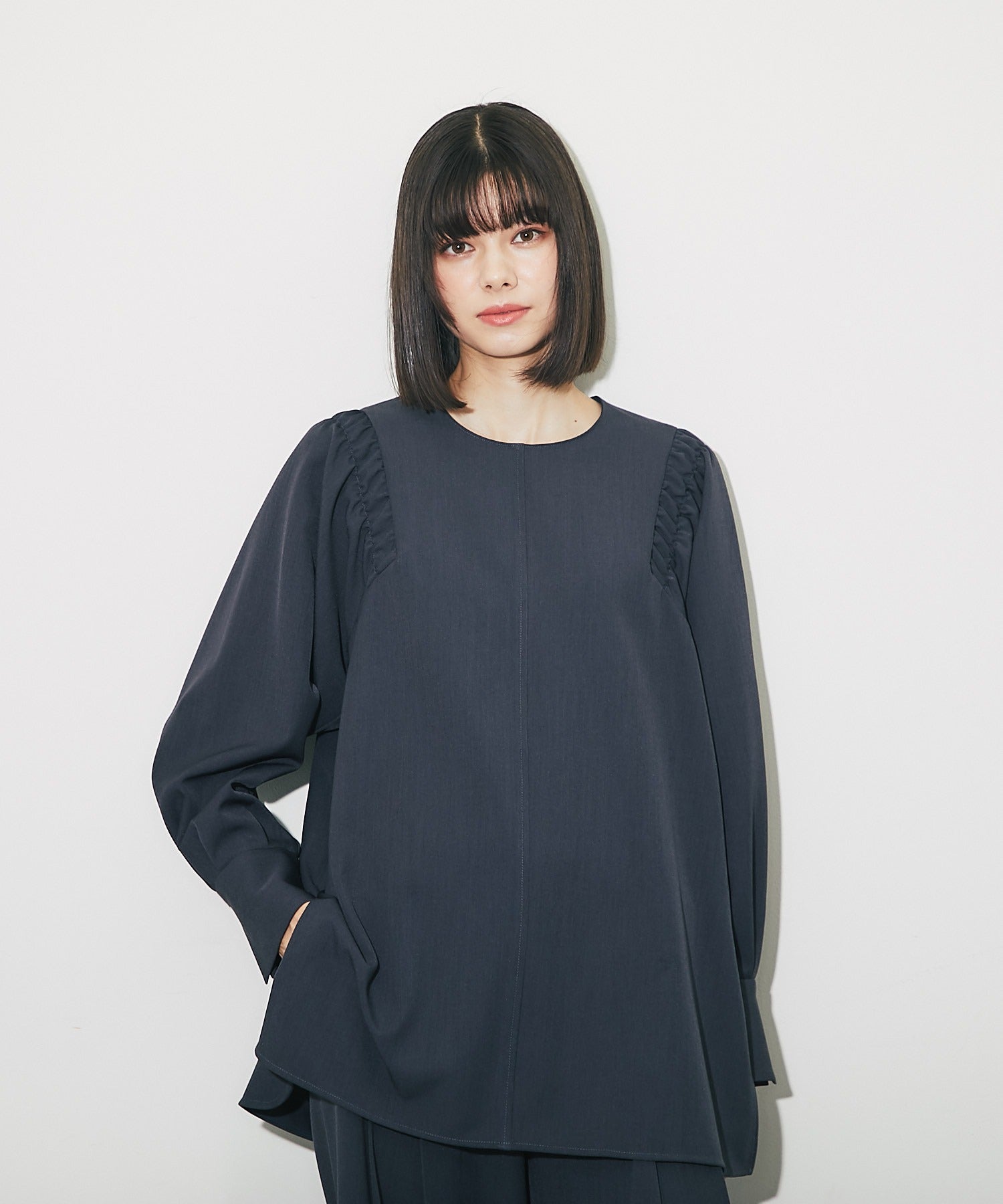 スマイルオーキッド SMILE ORCHID バックジップ肩ギャザーボリューム袖ブラウス (ネイビー) ネイビー