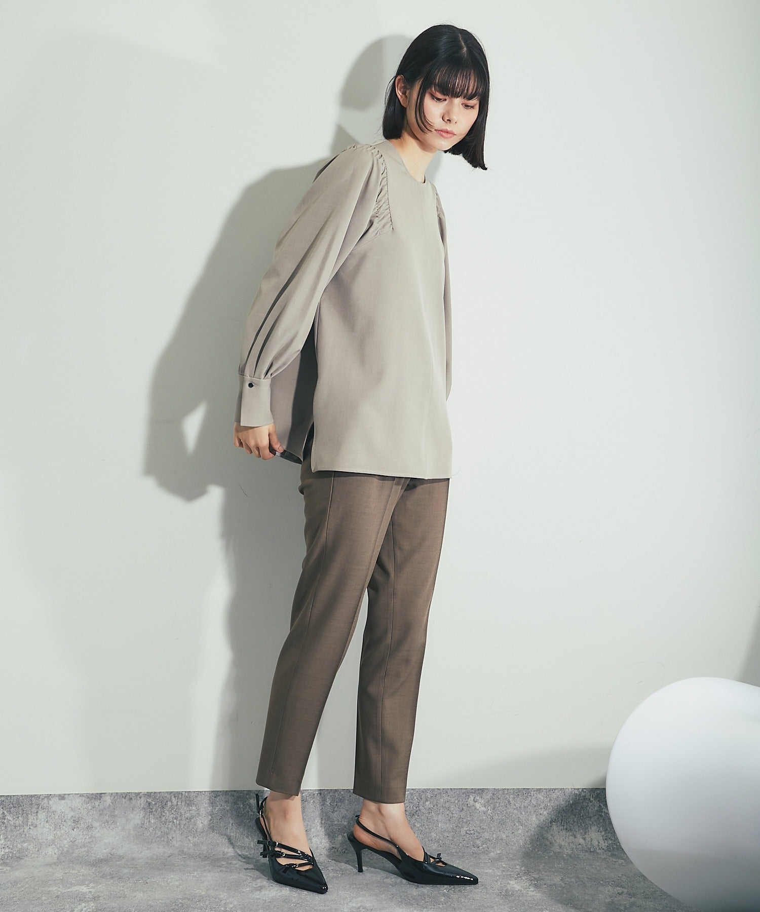 スマイルオーキッド SMILE ORCHID 肩ギャザーブラウス&テーパードパンツ2点セットアップ (ブラウン) ブラウン