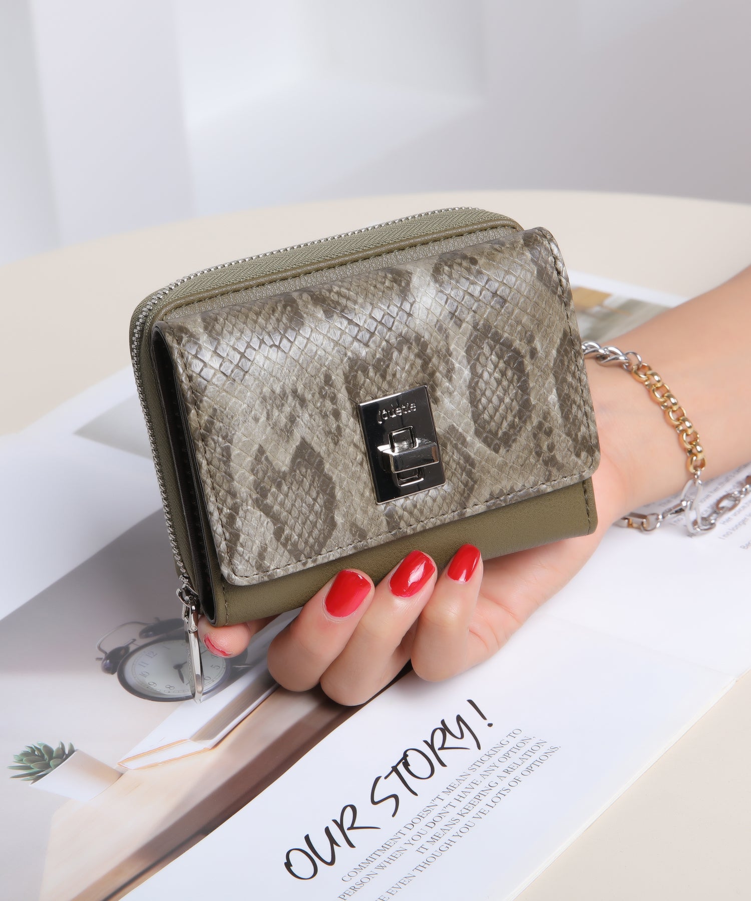 ジュエティ jouetie 回転金具 三つ折りミドル財布 (KHA/PYT) KHA/PYT