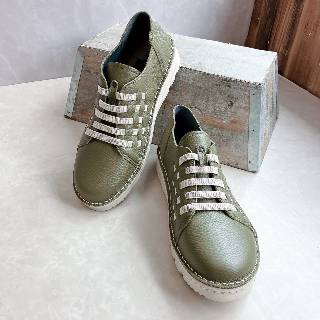 ジェイエス ハートレーベル JS Heartlavel 幅広 ストレッチコードデザイン 軽量レザーシューズ 日本製 (ダークカーキ) ダークカーキ