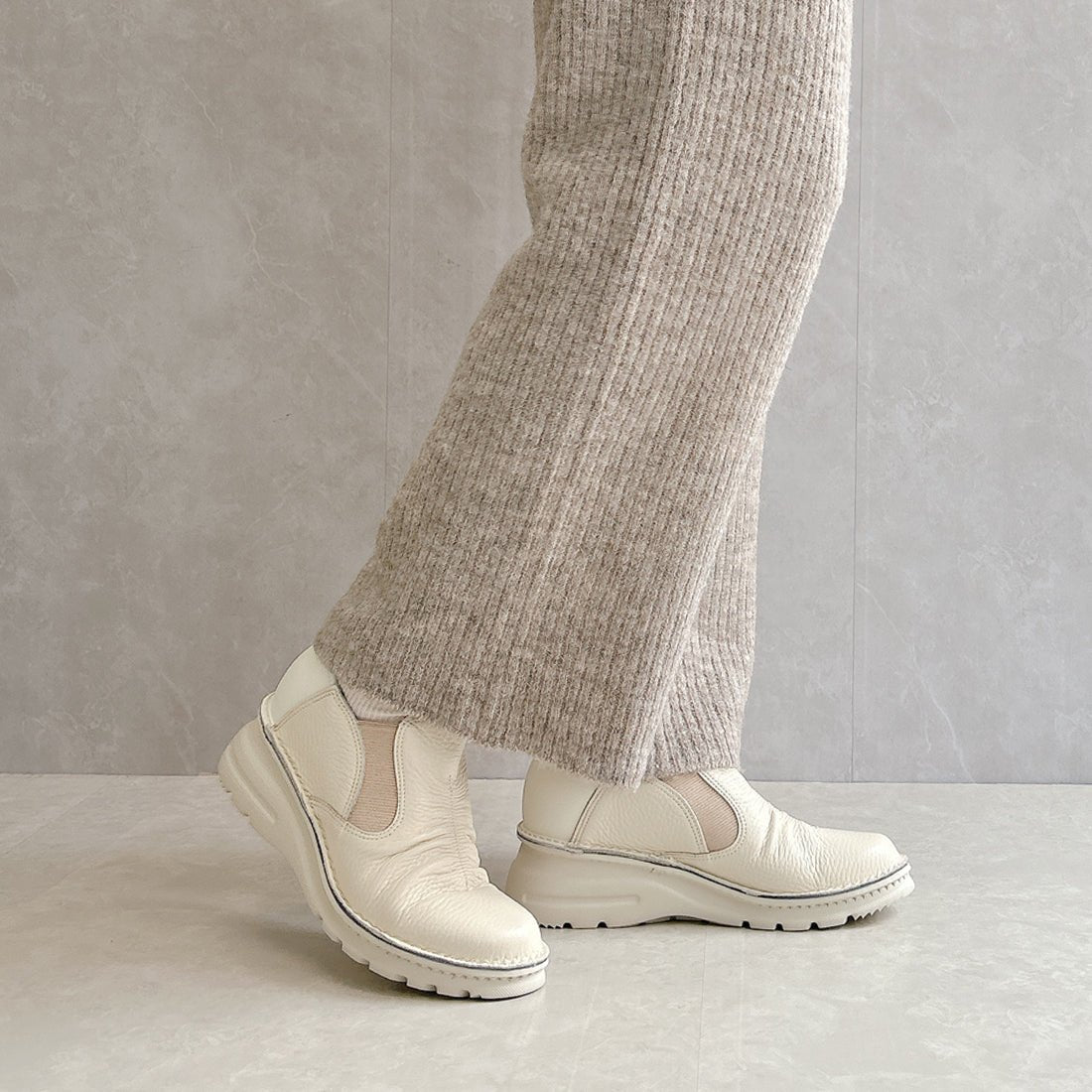 ジェイエス ハートレーベル JS Heartlavel スグ履ける!軽量レザーシャーリング サイドゴアスリッポンシューズ (アイボリー) アイボリー