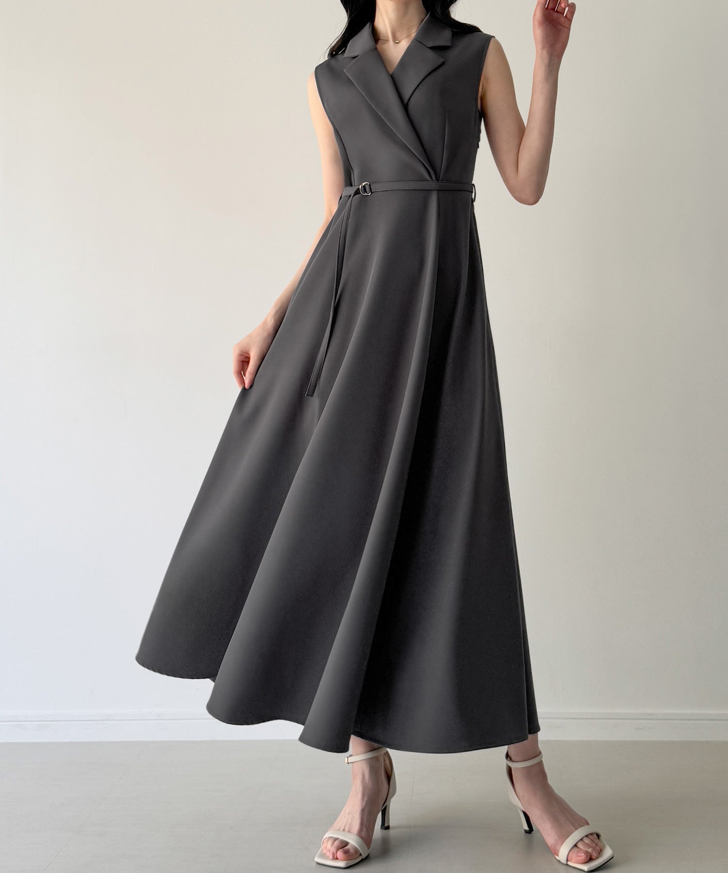 ジュノア JUNOAH テーラーカラーノースリーブワンピース(裏地なし) (チャコール) チャコール