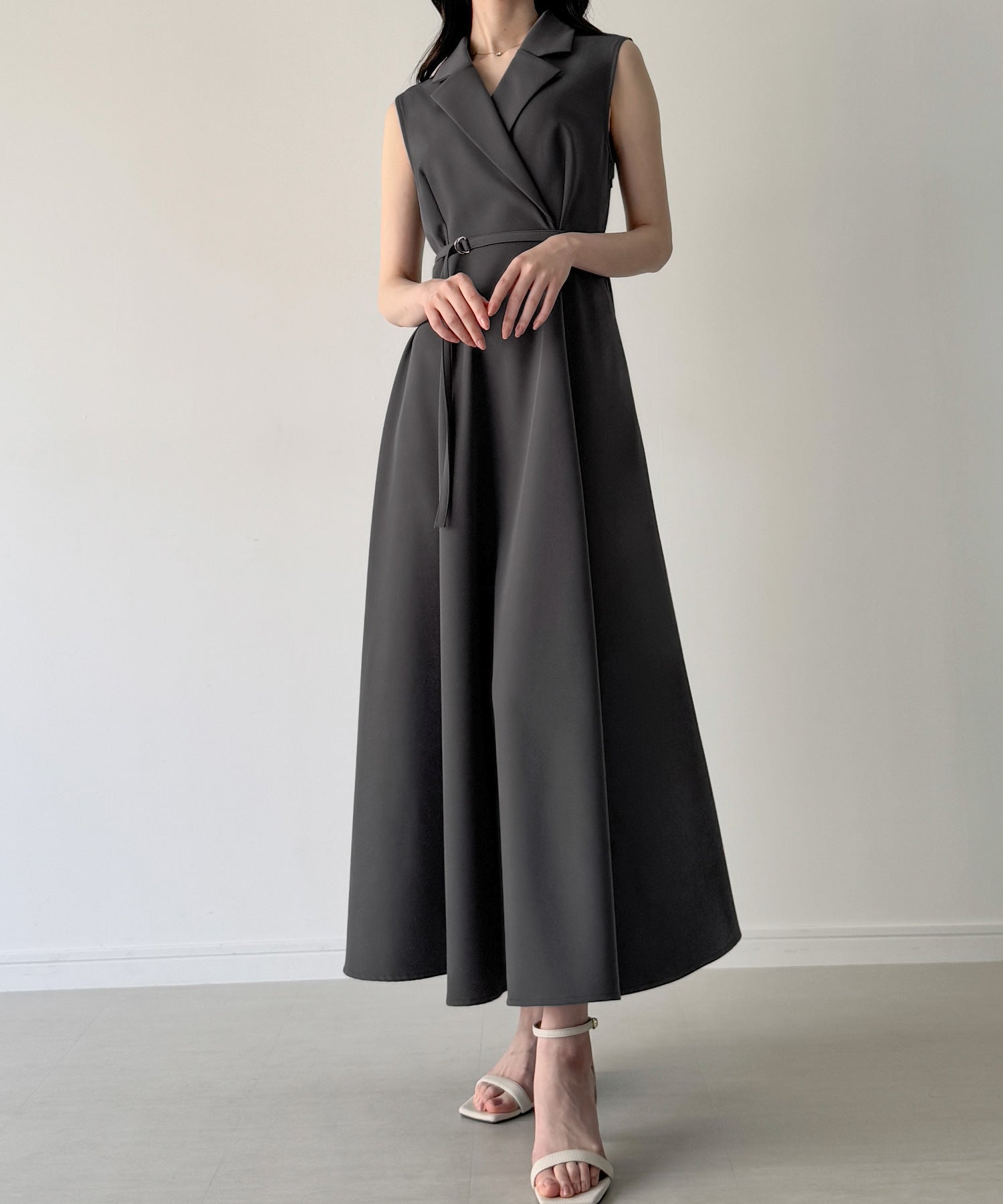 ジュノア JUNOAH テーラーカラーノースリーブワンピース(裏地なし) (チャコール) チャコール