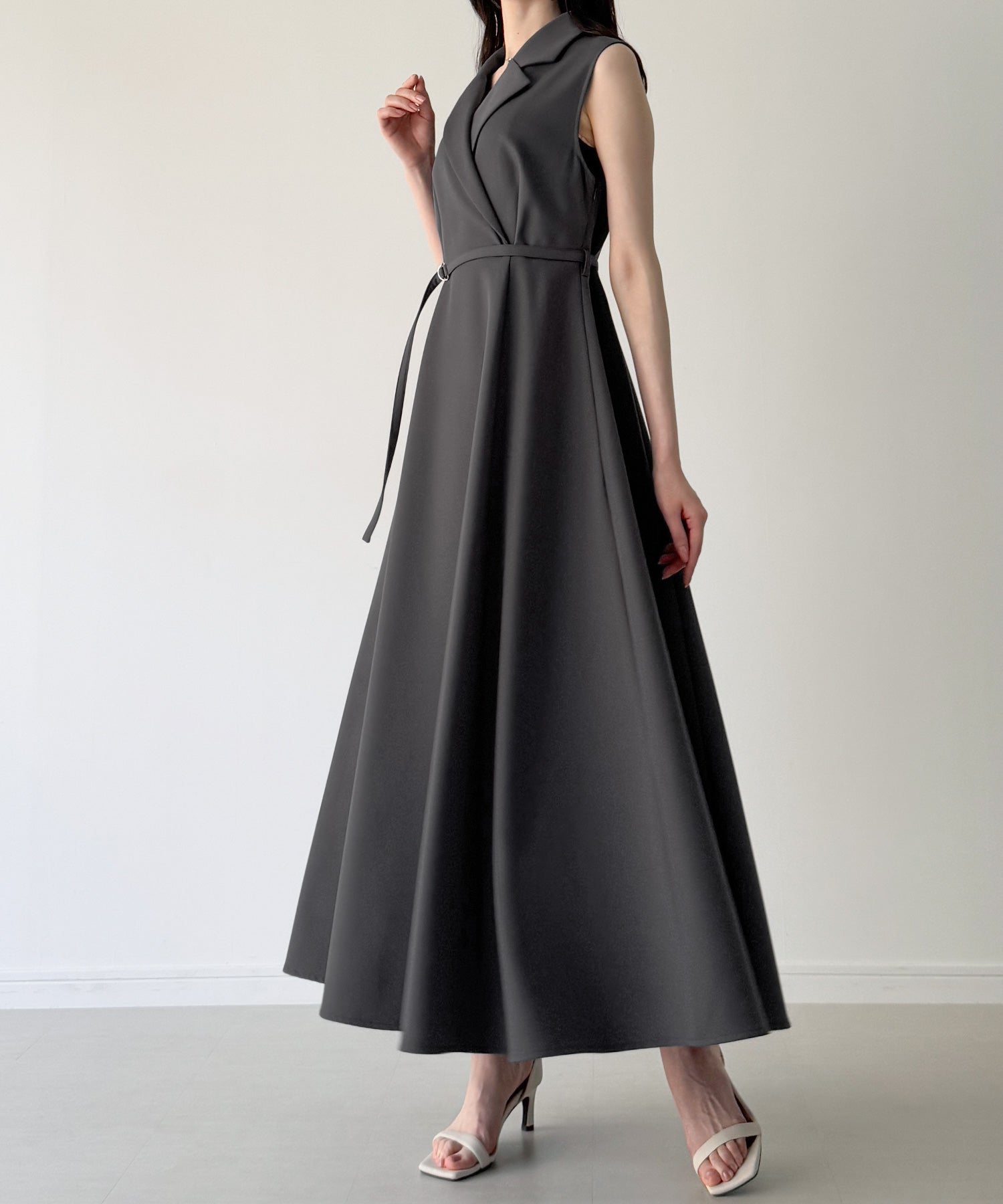 ジュノア JUNOAH テーラーカラーノースリーブワンピース(裏地なし) (チャコール) チャコール