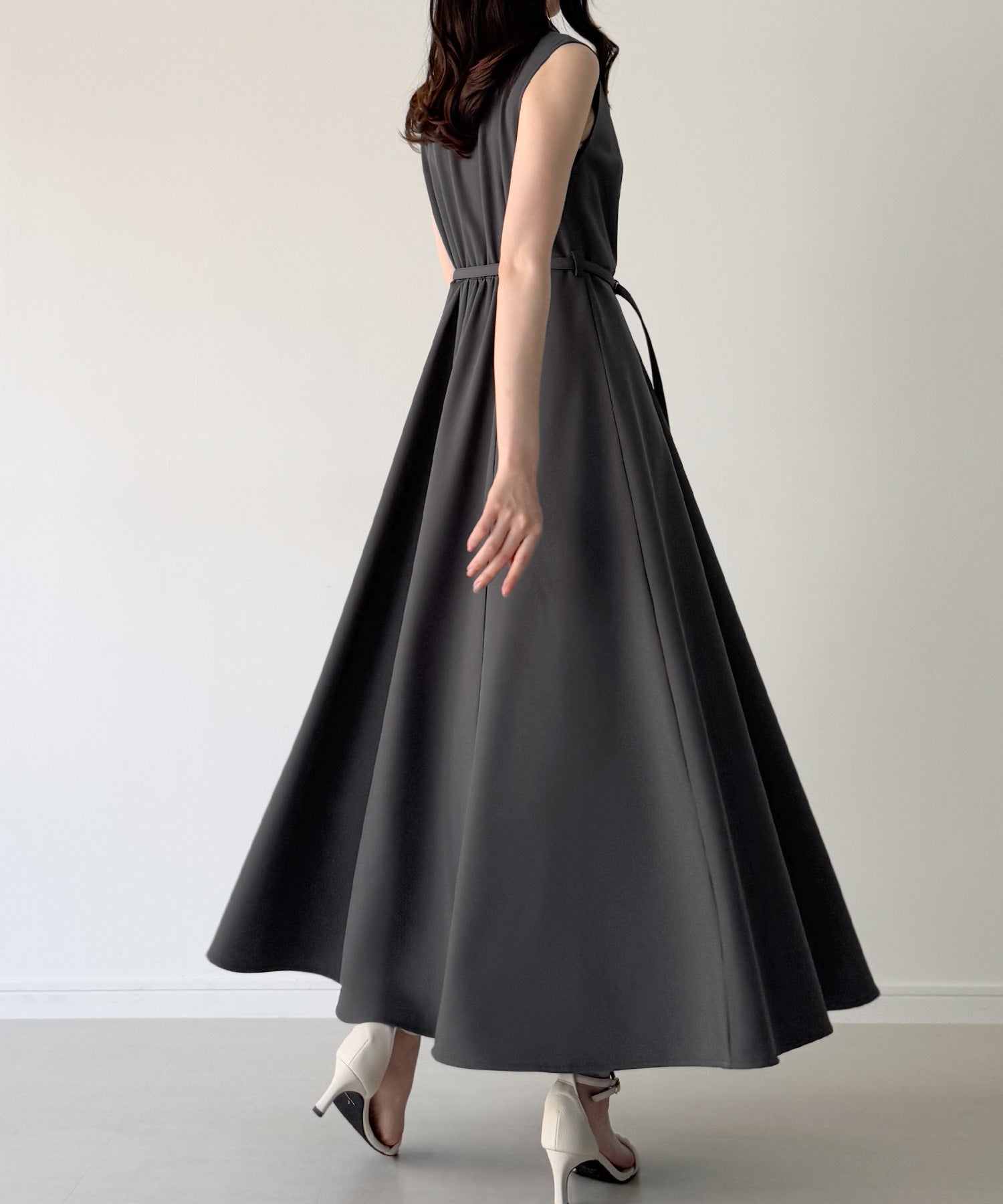 ジュノア JUNOAH テーラーカラーノースリーブワンピース(裏地なし) (チャコール) チャコール